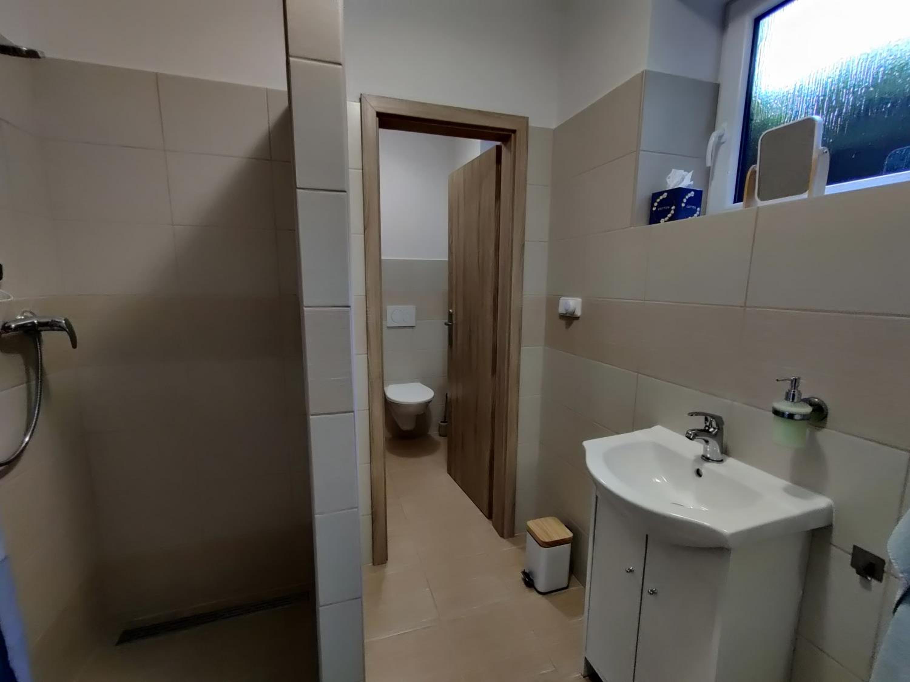 Apartman pod lipou - samostatny objekt - carport