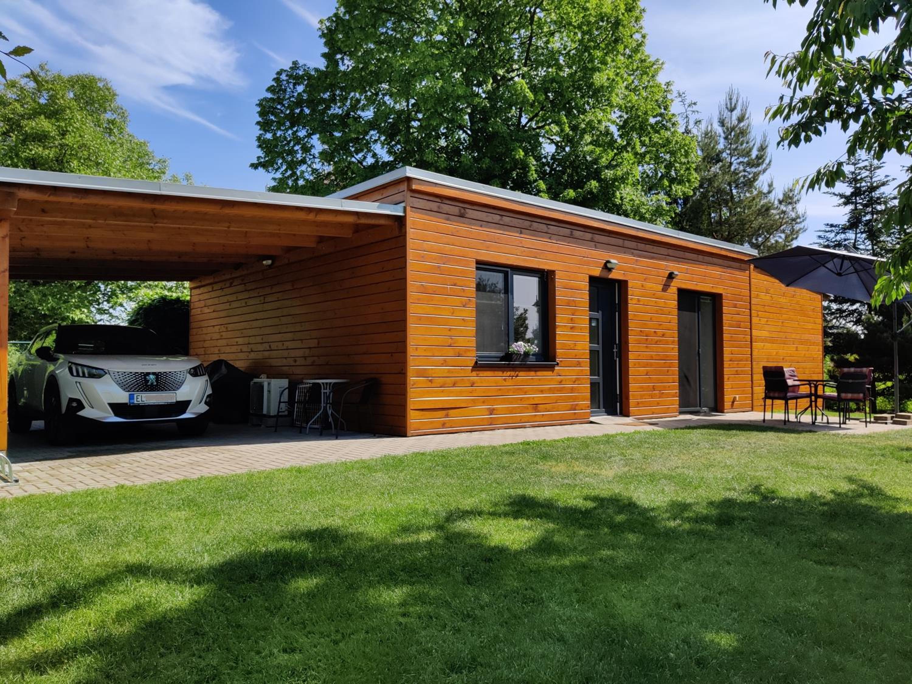 Apartman pod lipou - samostatny objekt - carport