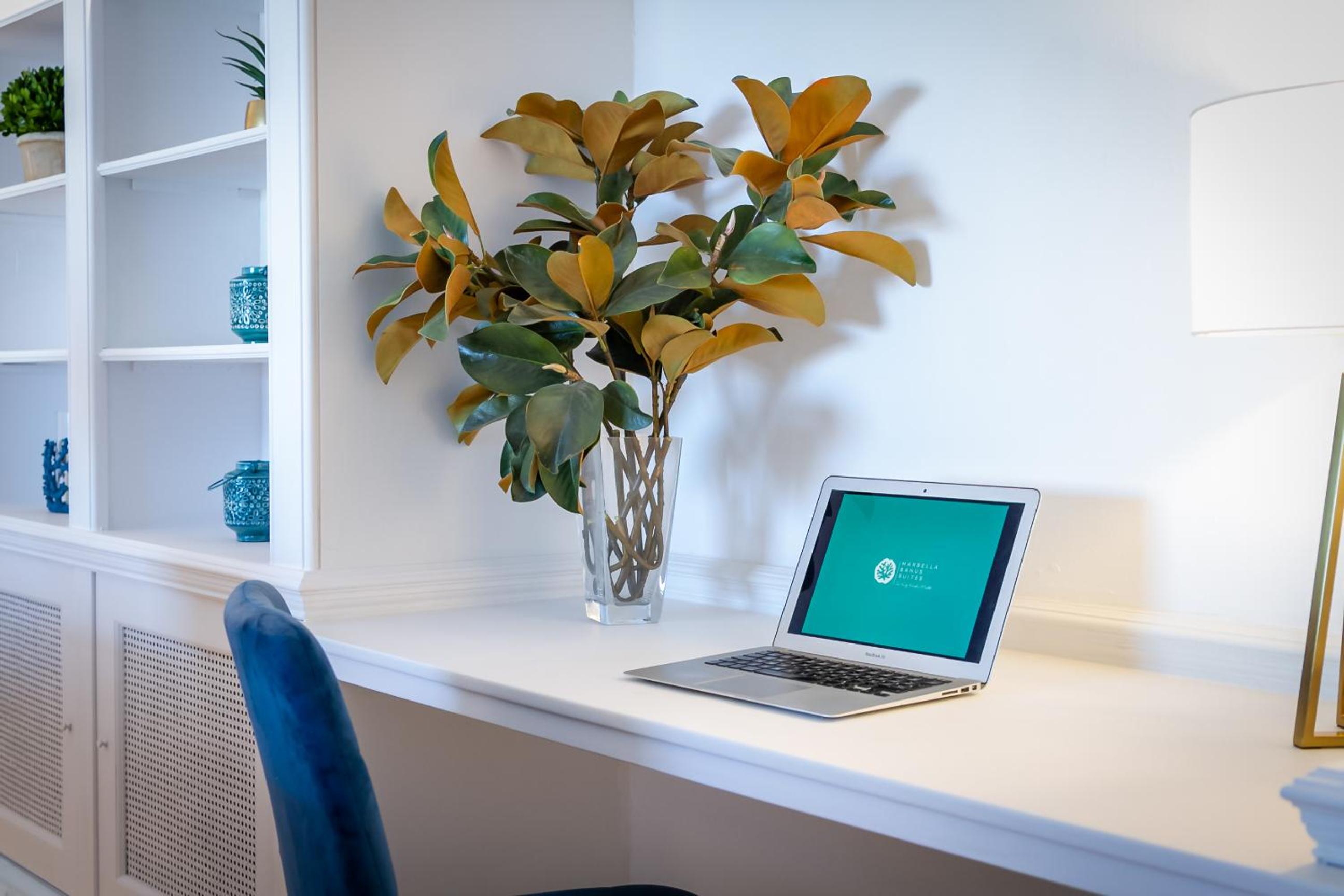MARBELLA BANUS SUITES - Puerto Banus Marina Harbour Seafront Apartment