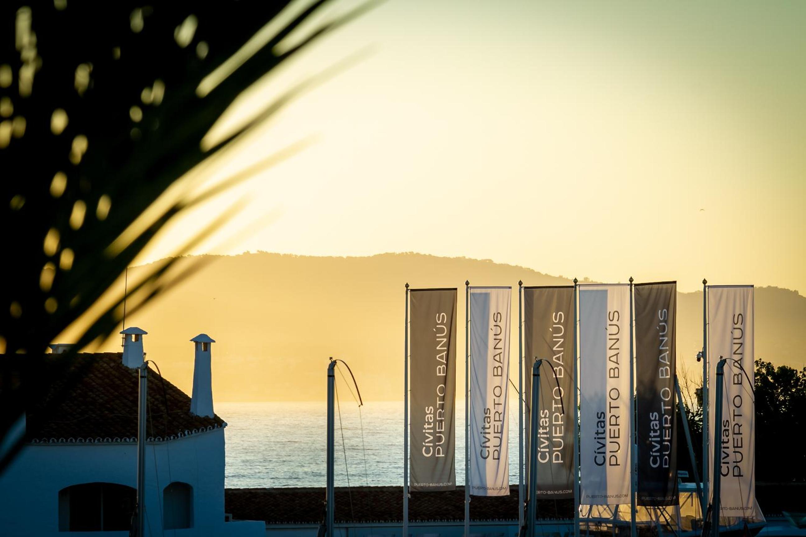 MARBELLA BANUS SUITES - Puerto Banus Marina Harbour Seafront Apartment