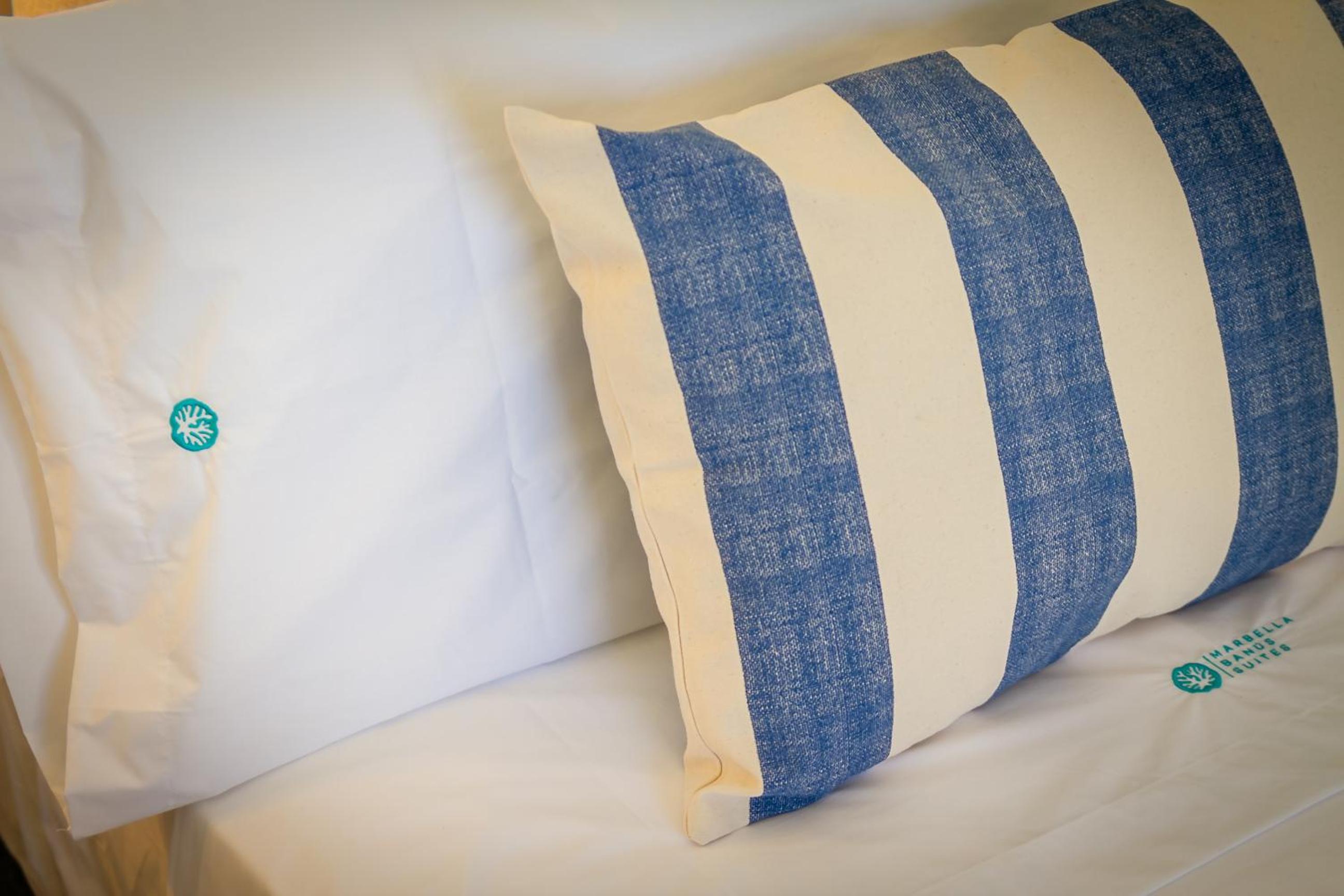 MARBELLA BANUS SUITES - Puerto Banus Marina Harbour Seafront Apartment