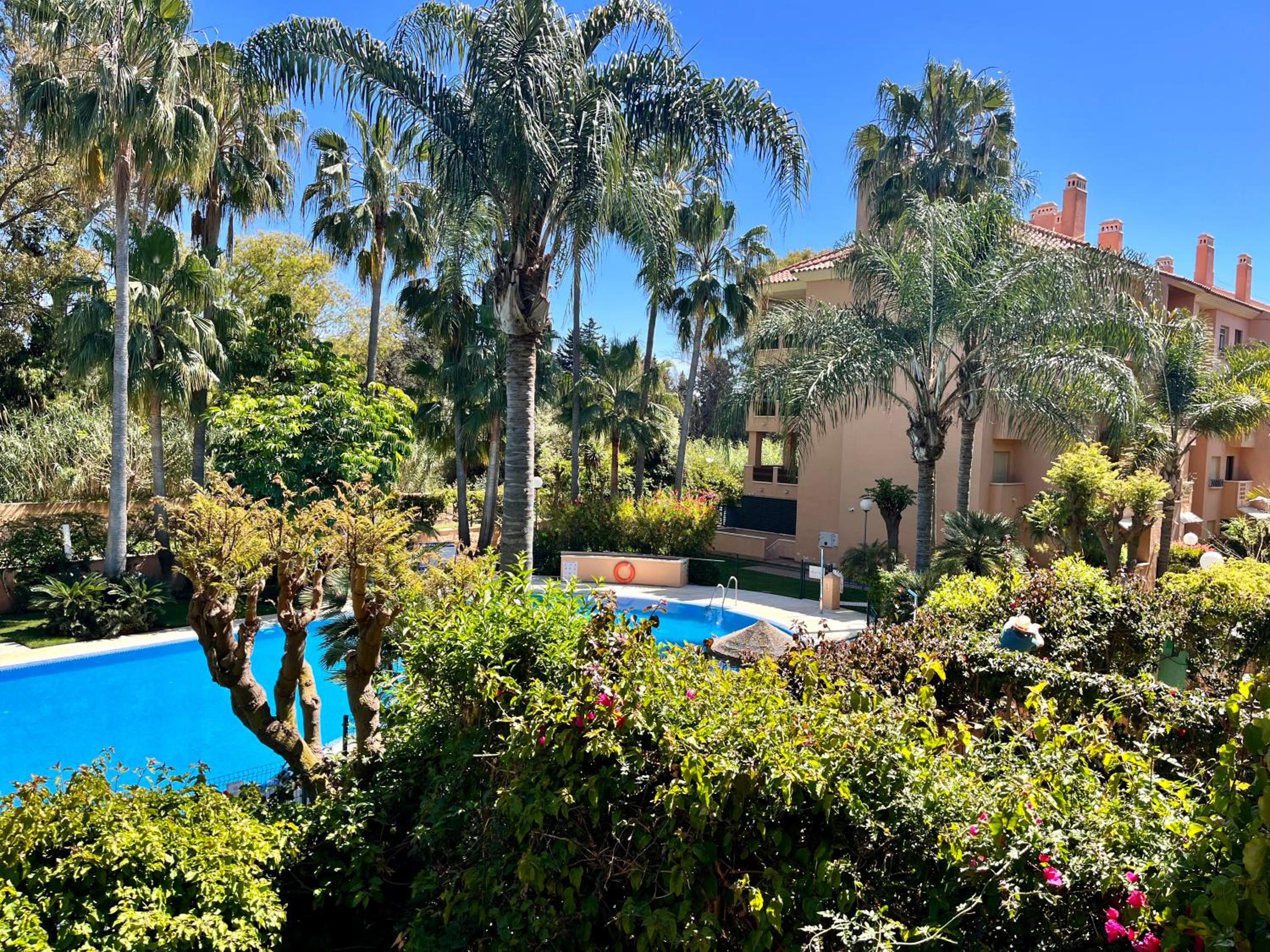 Beach apartment two bedrooms in Cabopino Marbella