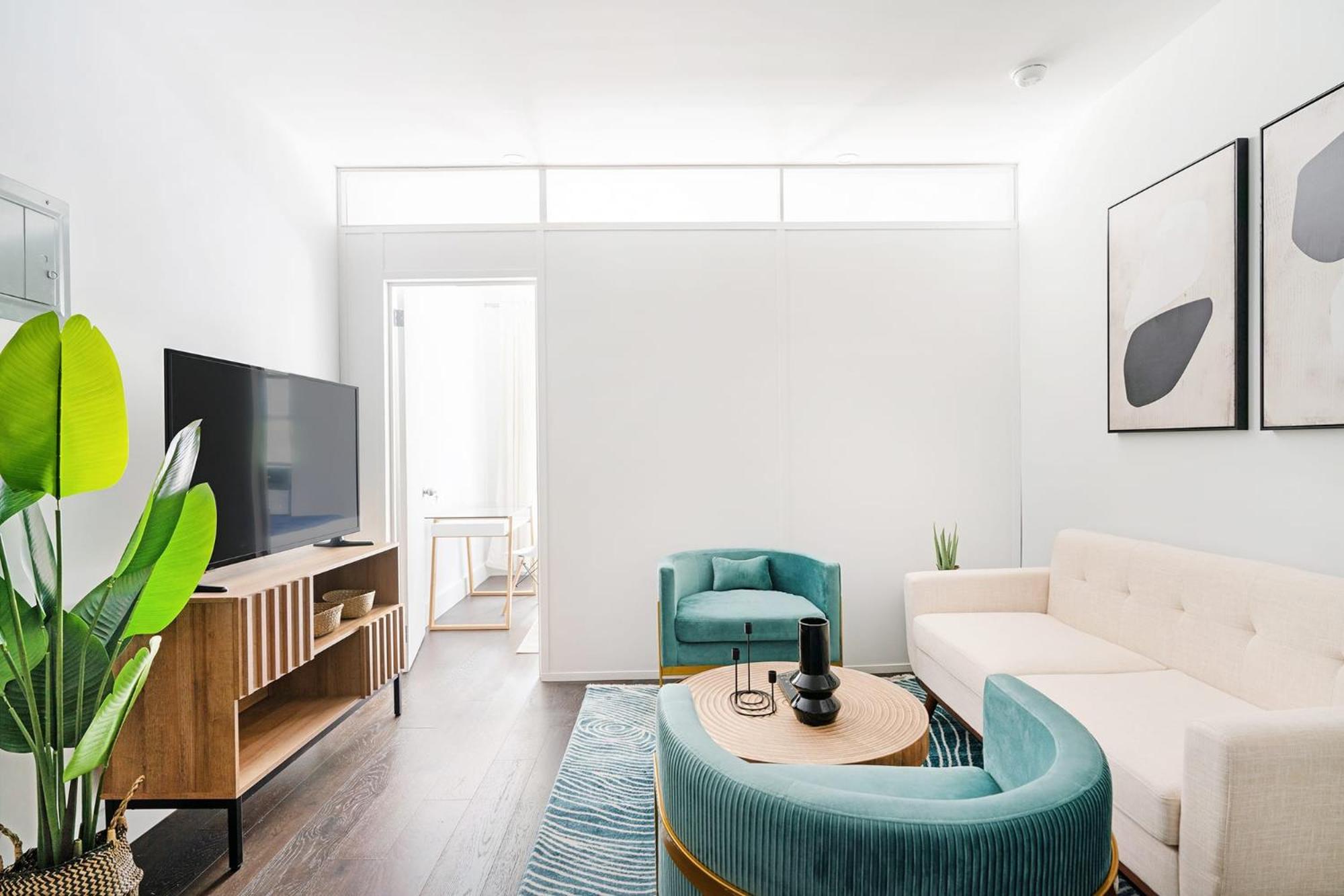 444-4F Newly renovated 1BR in Midtown West