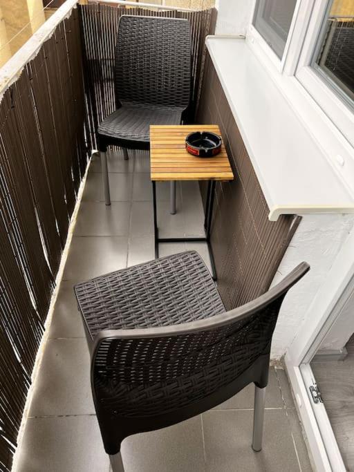Bright and Comfy Apartment with Free Parking view 2