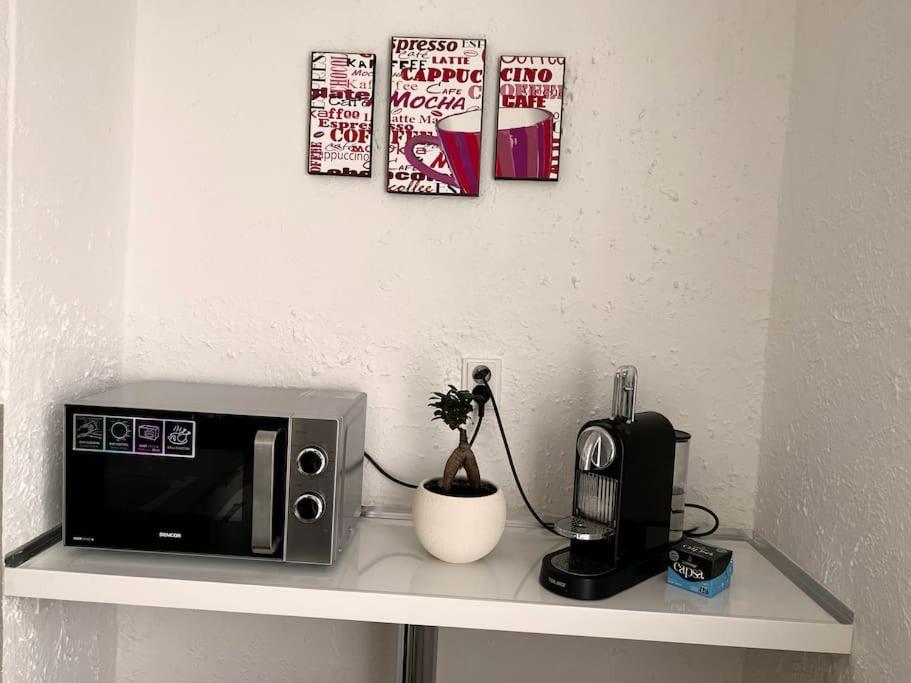 Bright and Comfy Apartment with Free Parking view 3
