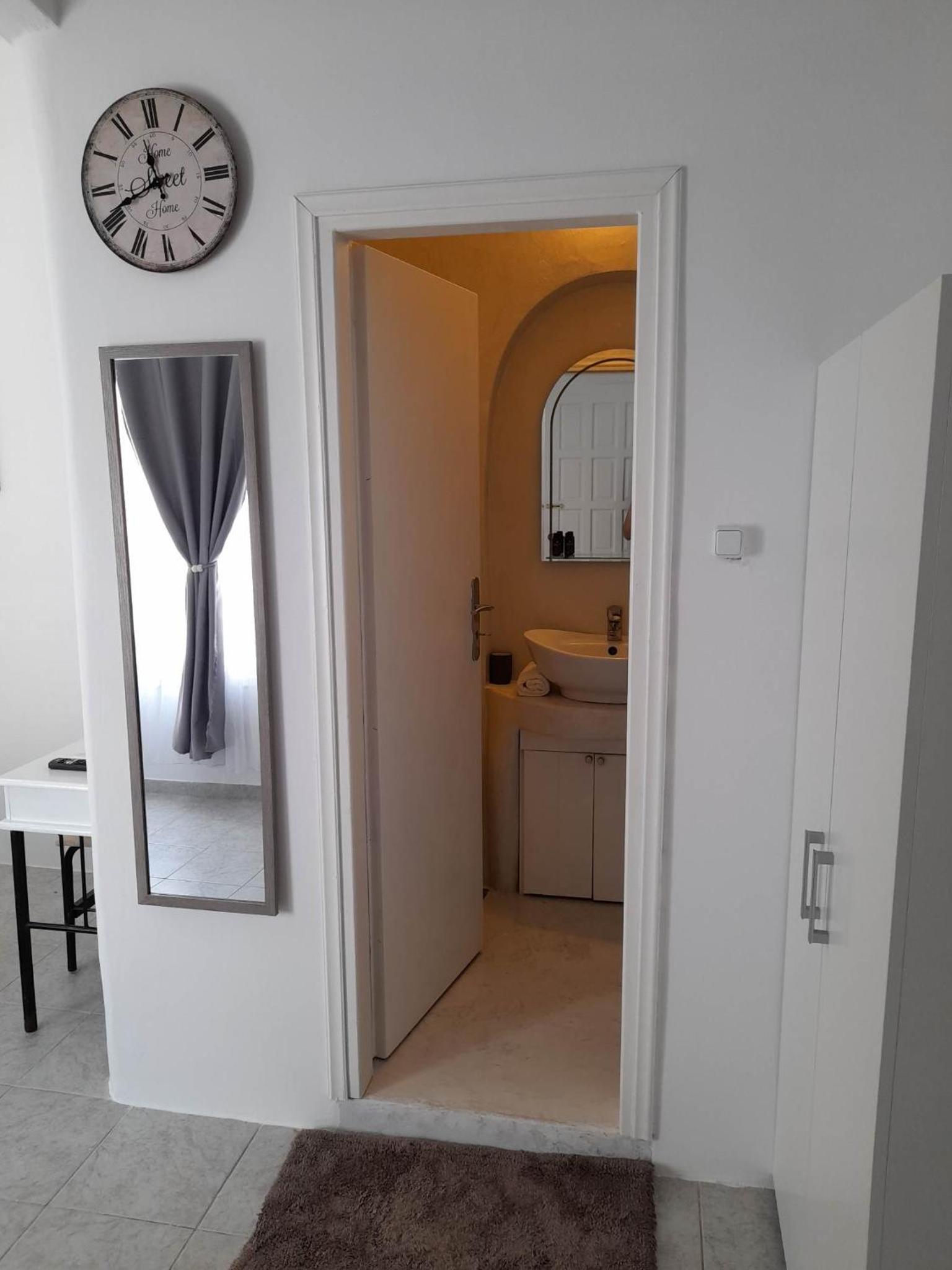 Zolfo Antico Beach Apartment Perissa view 3