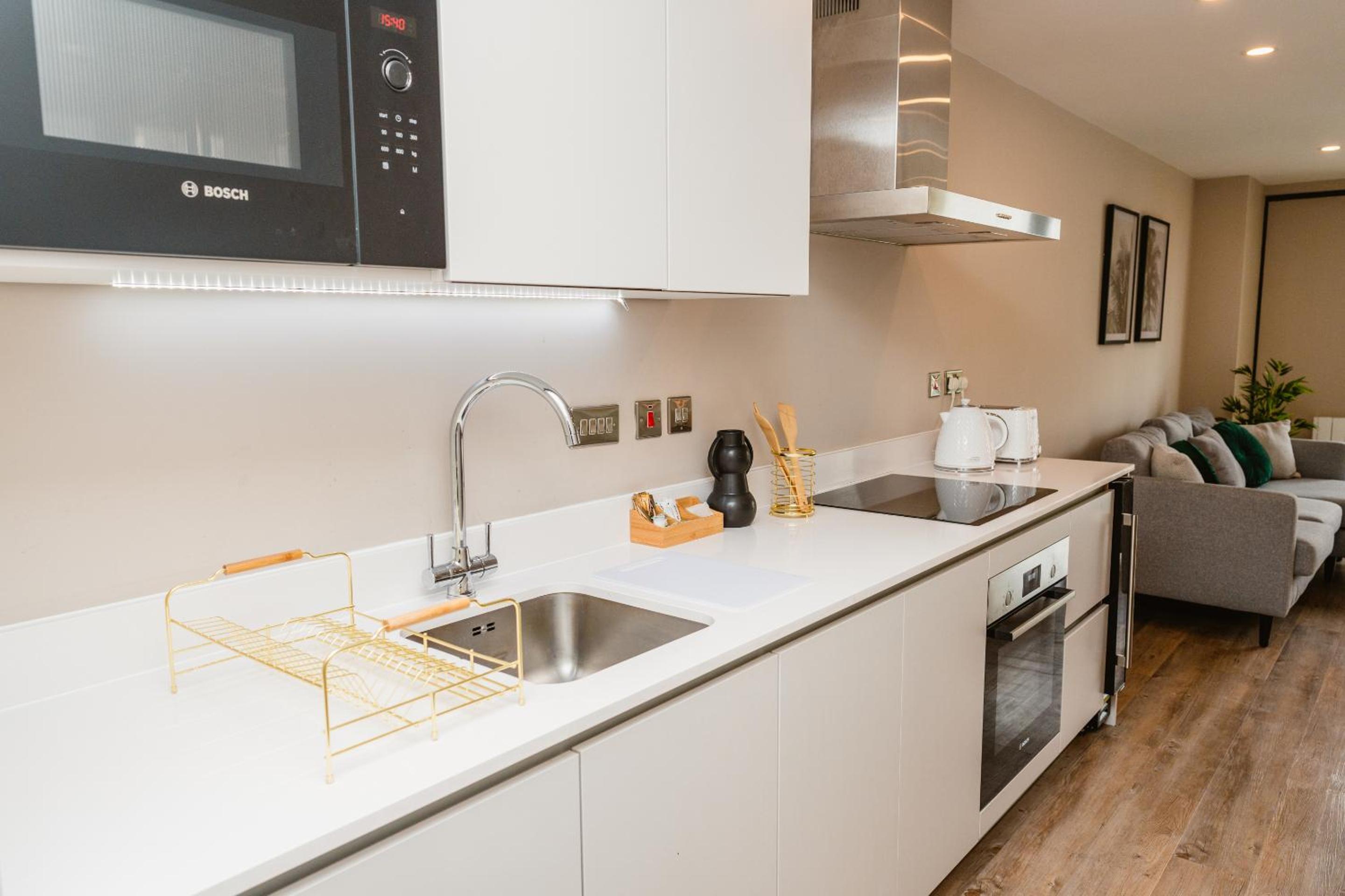 VICHY - The Glass House VIP Luxury Stay with gym, Cinema & Gaming Rooms, and Work space access view 4