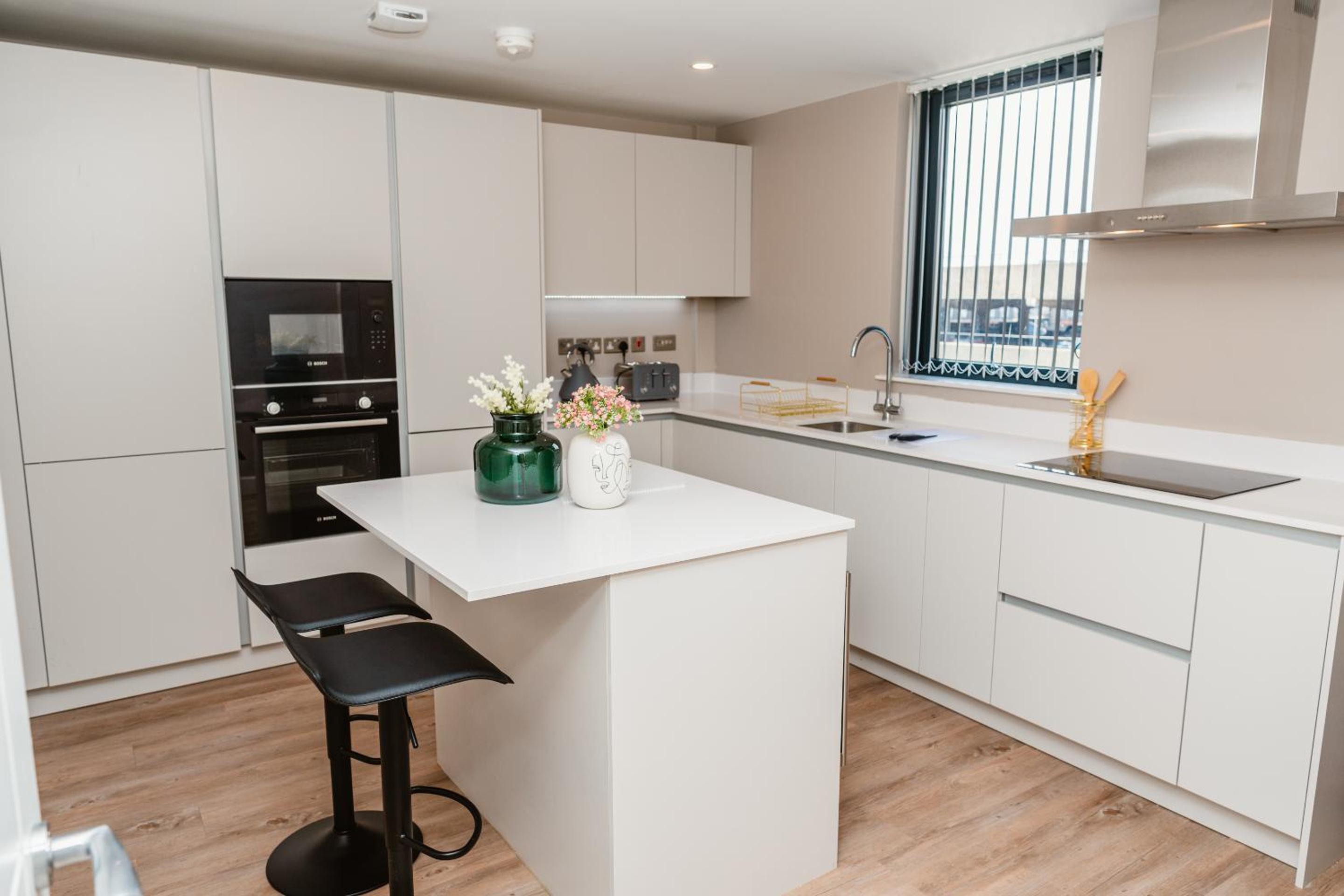 VICHY - The Glass House VIP Luxury Stay with gym, Cinema & Gaming Rooms, and Work space access view 3