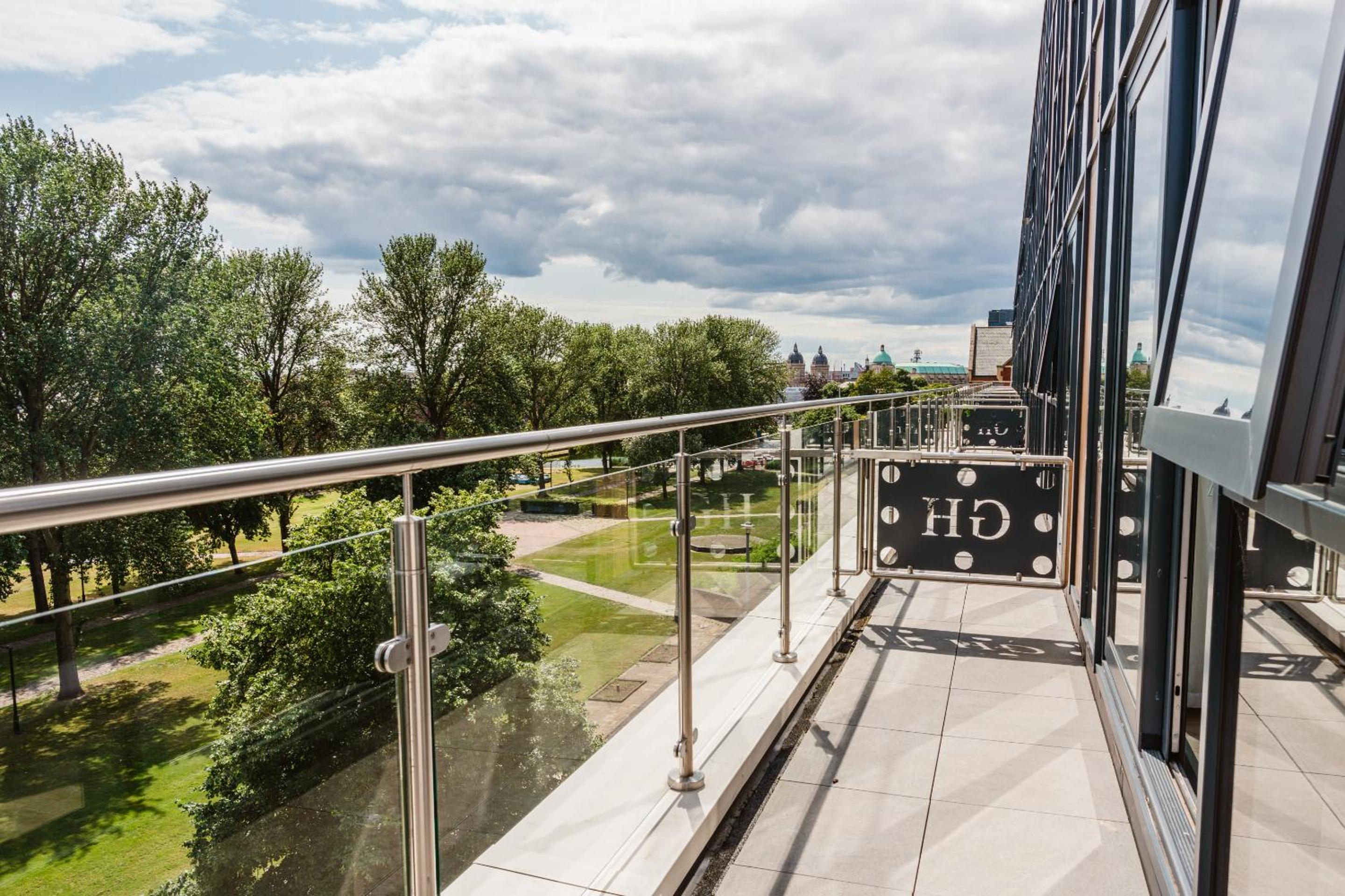 VICHY - The Glass House VIP Luxury Stay with gym, Cinema & Gaming Rooms, and Work space access view 5