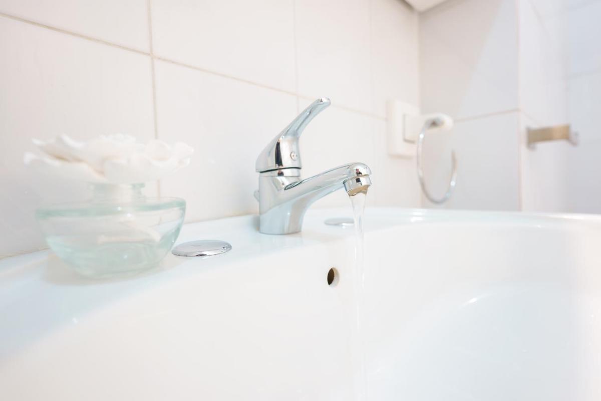 B&B POTHOS - ENG ITA - Rooms with Air Conditioning Wi-Fi Fridge Netflix Bike Rent Local Guide - Camere con aria condizionata, frigo, internet, guida locale photo 4