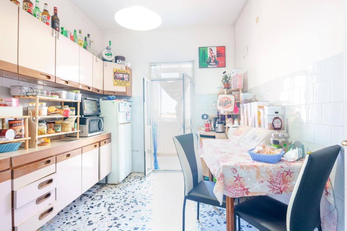 B&B POTHOS - ENG ITA - Rooms with Air Conditioning Wi-Fi Fridge Netflix Bike Rent Local Guide - Camere con aria condizionata, frigo, internet, guida locale photo 2