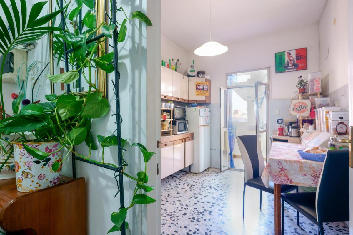 B&B POTHOS - ENG ITA - Rooms with Air Conditioning Wi-Fi Fridge Netflix Bike Rent Local Guide - Camere con aria condizionata, frigo, internet, guida locale photo 5