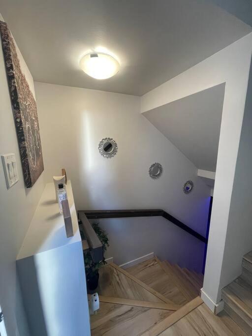 Fully Furnished CozyTwo Bedroom