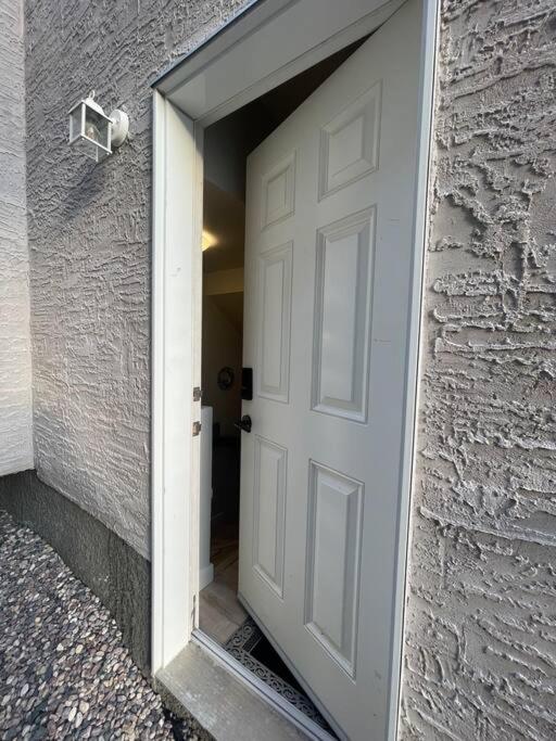 Fully Furnished CozyTwo Bedroom