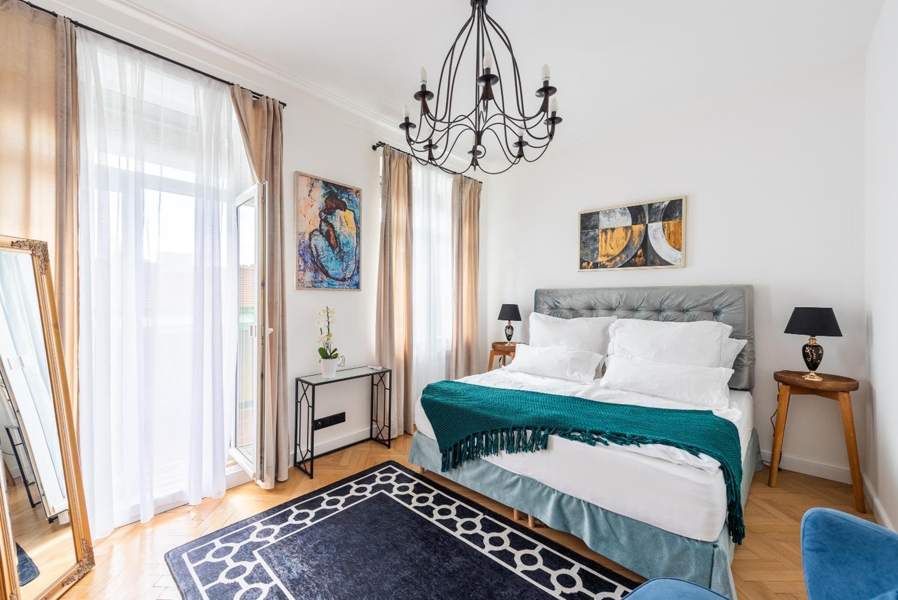 Hotel Luxury apartment with a balcony and a terrace - Image 1