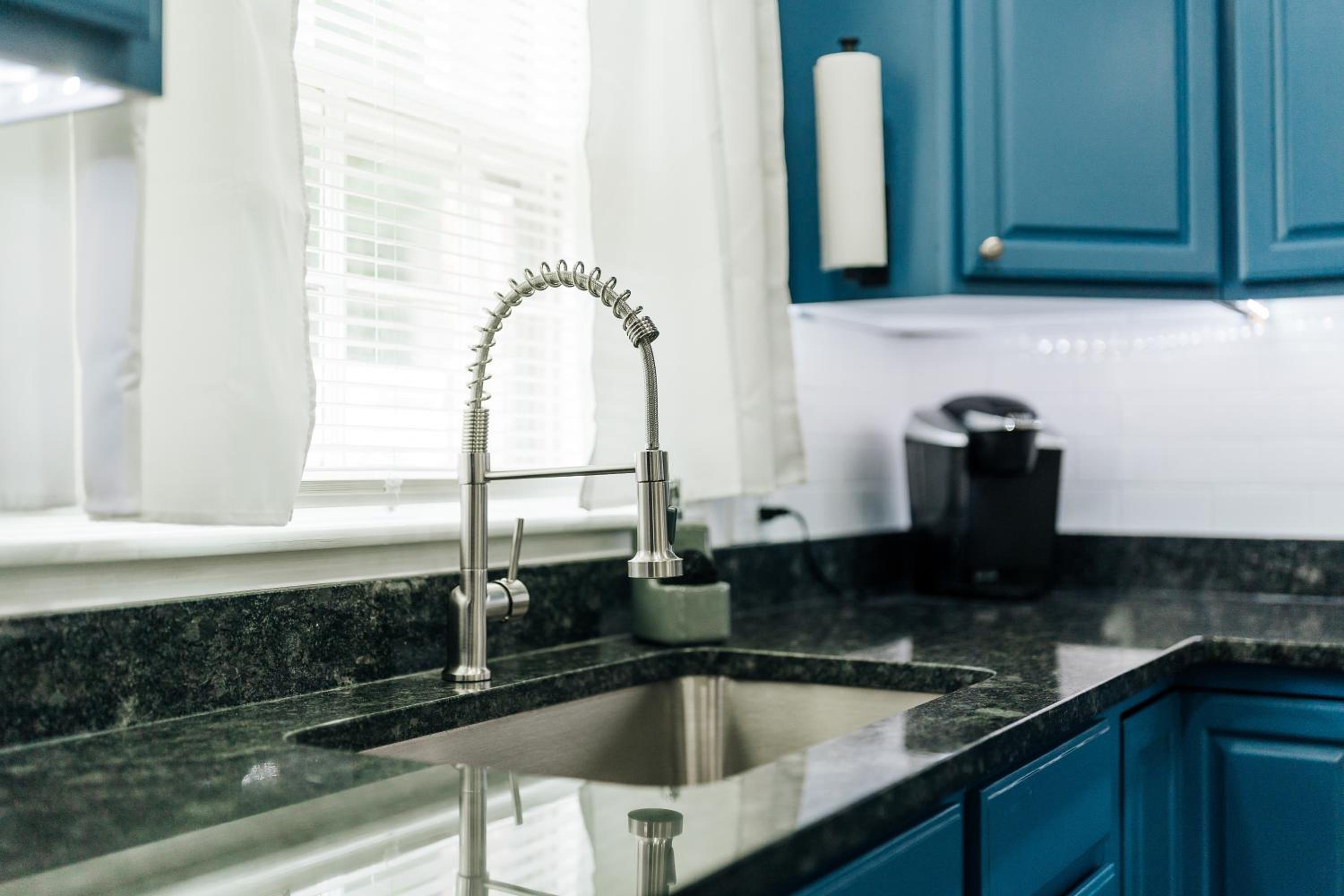 Tranquil Luxury: Modern Comfort!