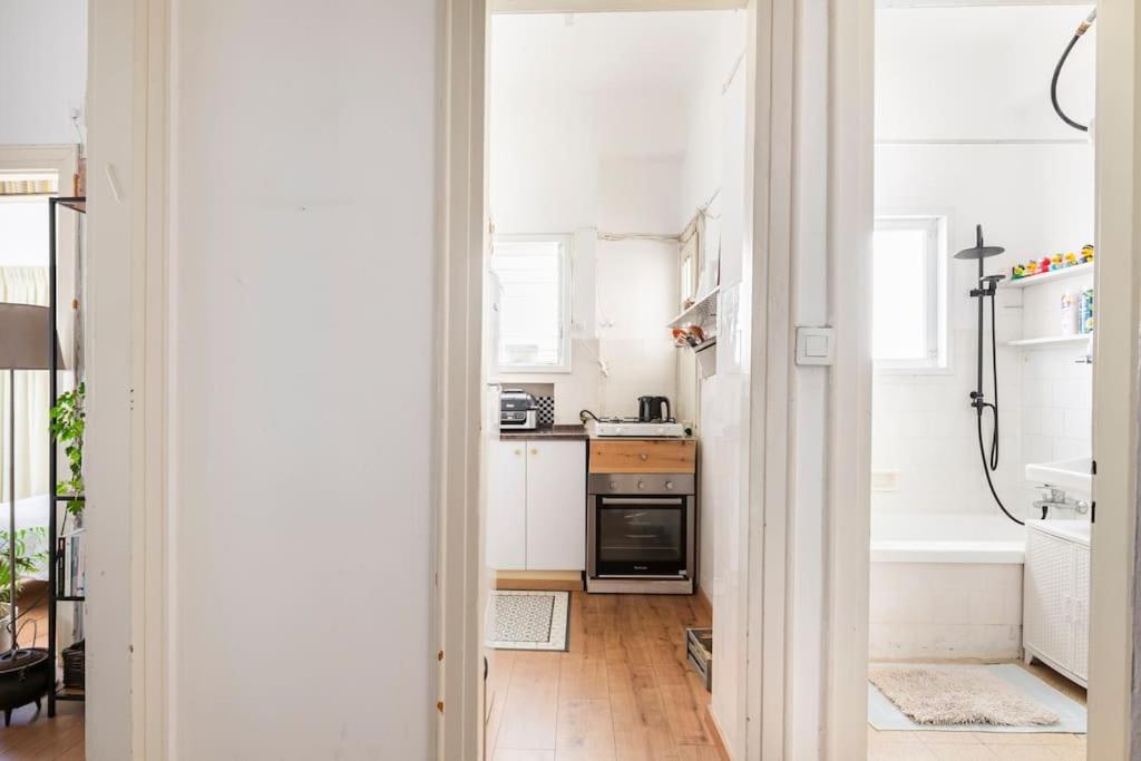 Cozy Apartment - In The Heart Of Tel - Aviv view 5