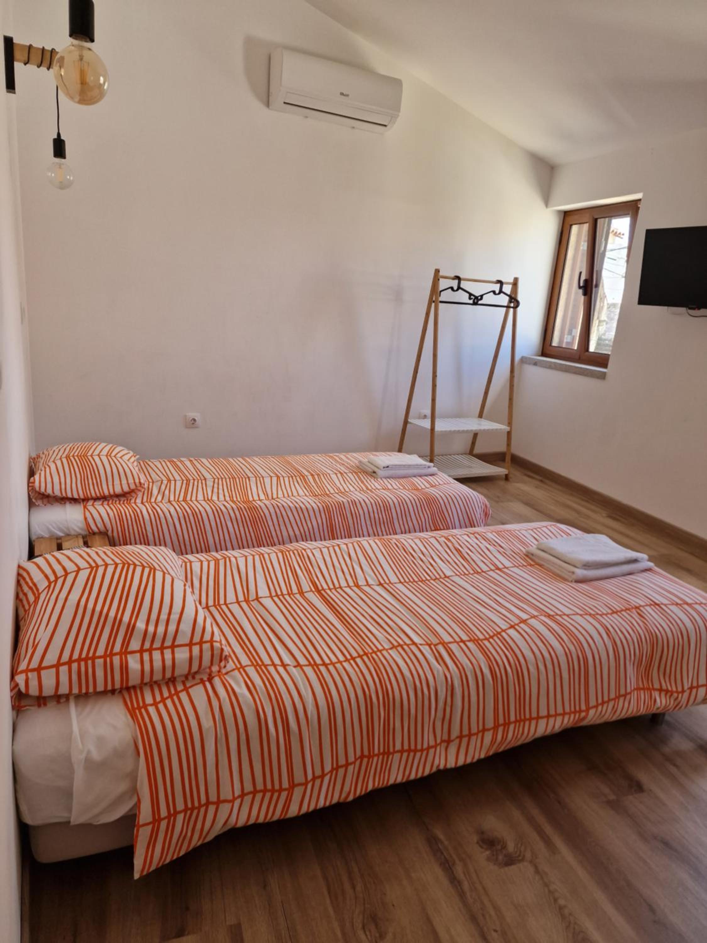 CASAS BEM HAJA Praça e Oliveira view 3
