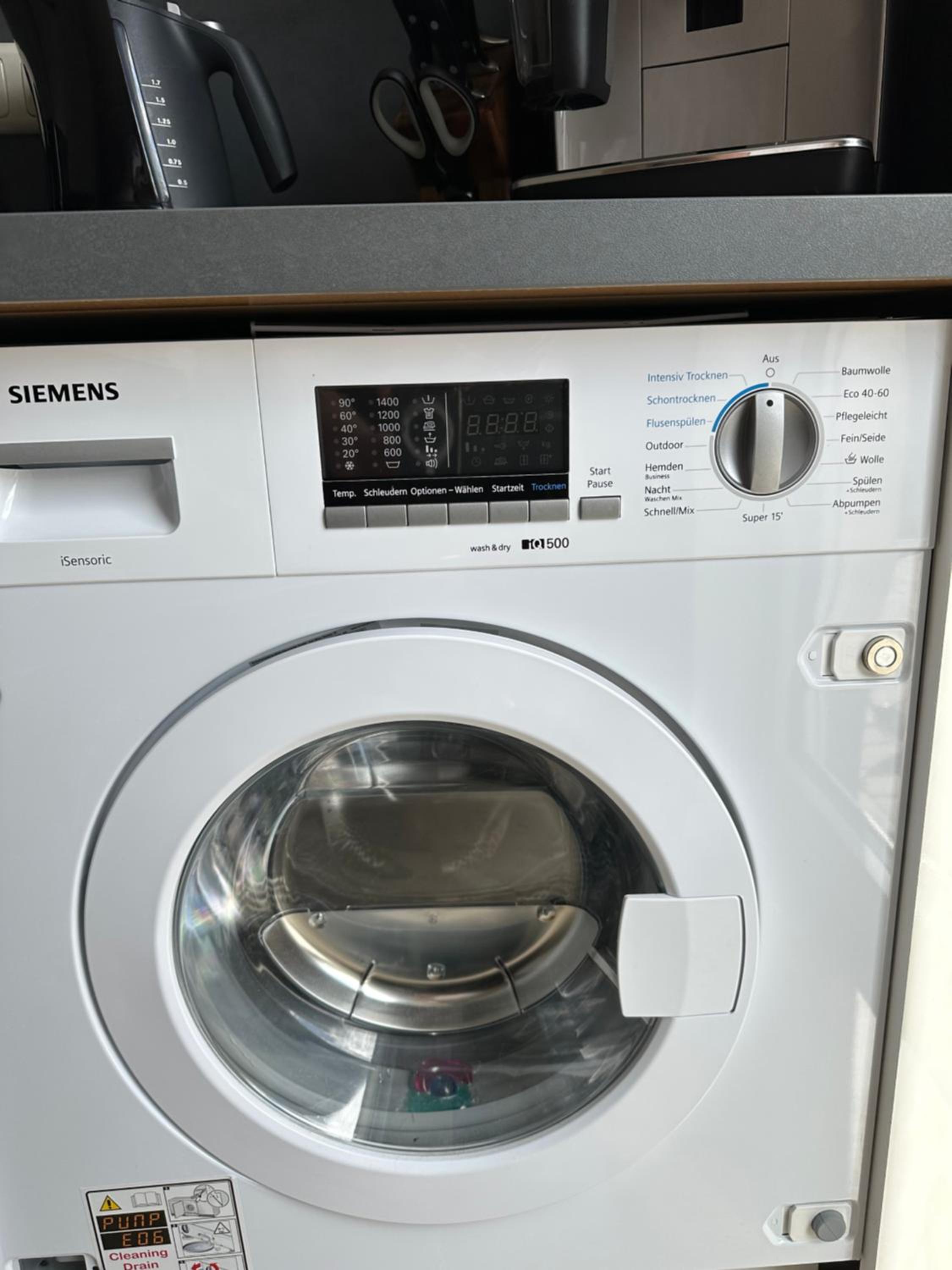 Traumhafte Haushälfte mit Kamin, Garten & Whirlpool