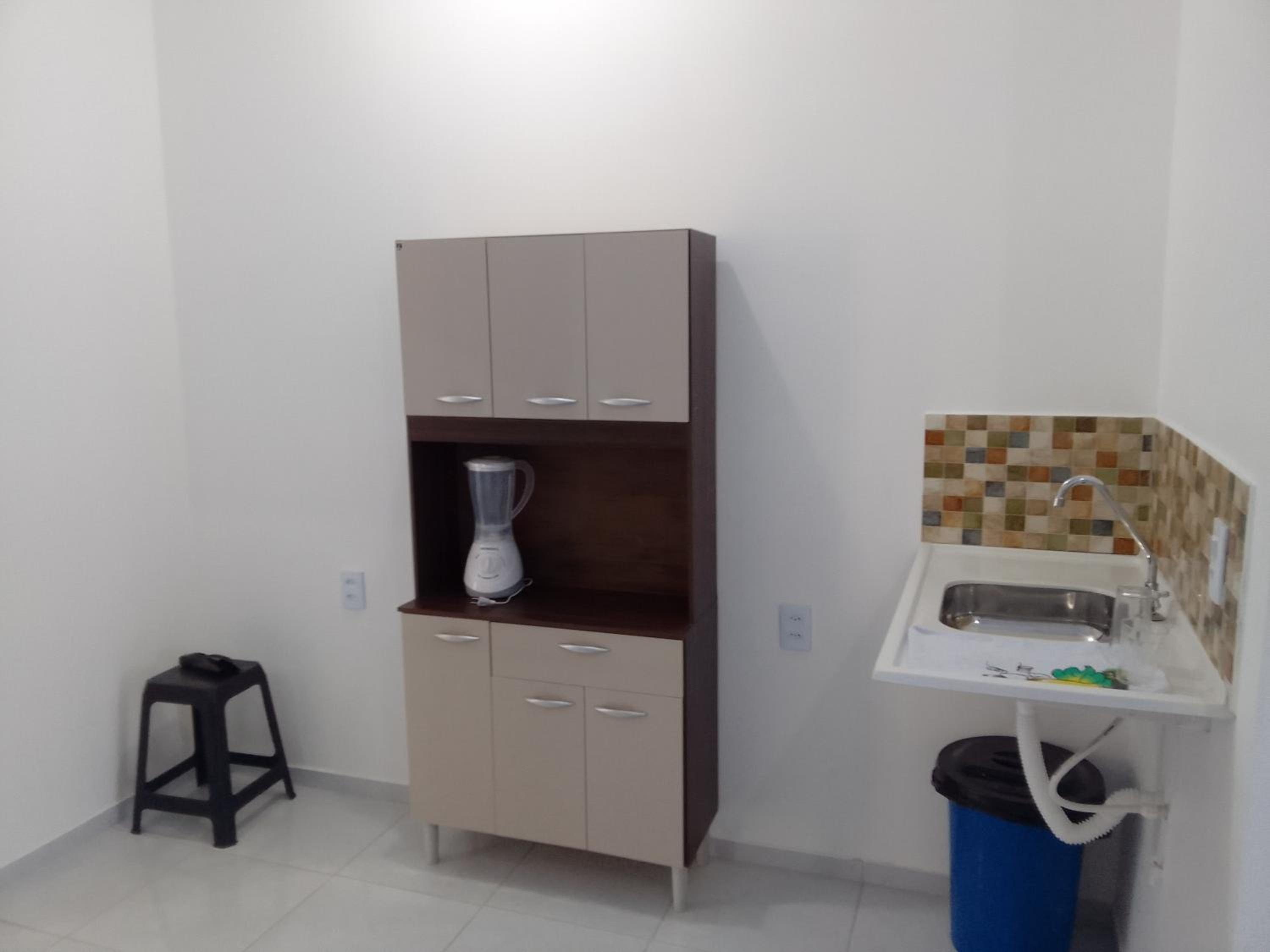 Estrela Apartamento 2 terreo - Quarto e sala com cozinha americana na praia do prea-Ce