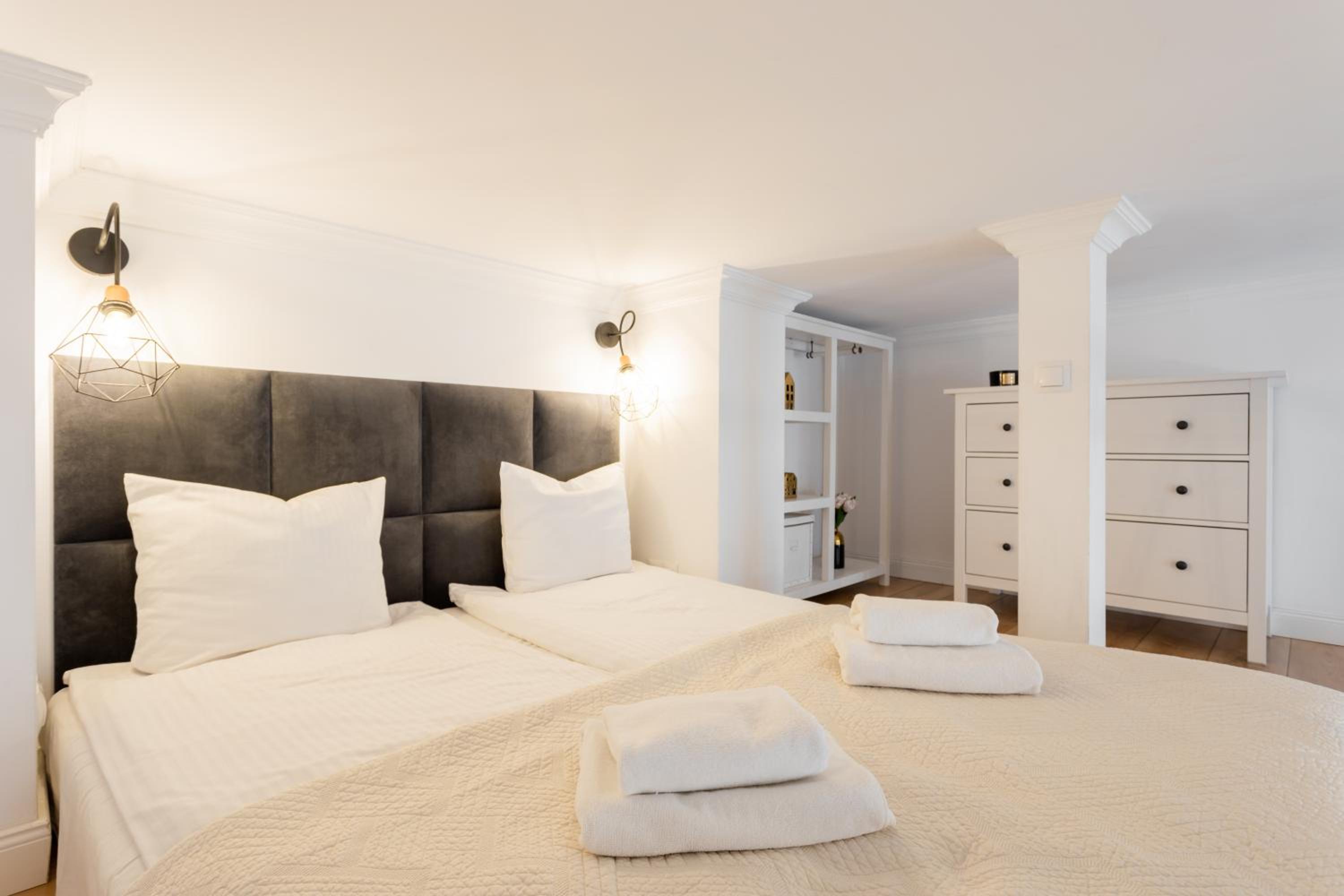 Golden Apartments Warsaw - Stylish Luxury, Złota Street