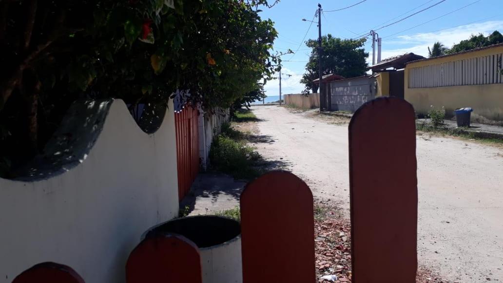 Aluga-se casa perto da orla para temporada.