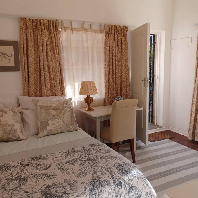Craighall Park Comfortable Studio Own entrance Eateries close