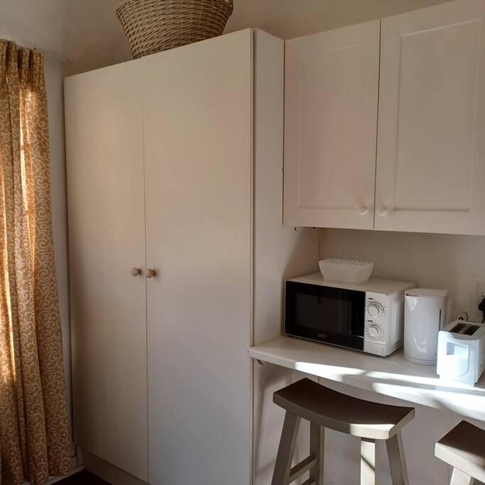 Craighall Park Comfortable Studio Own entrance Eateries close
