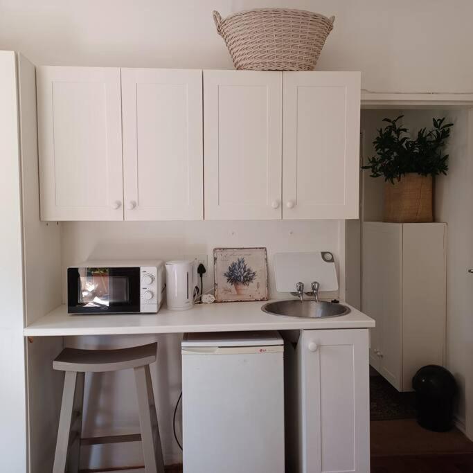 Craighall Park Comfortable Studio Own entrance Eateries close