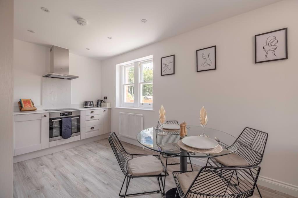 Stylish Central Reading Apartment - Free Parking view 2