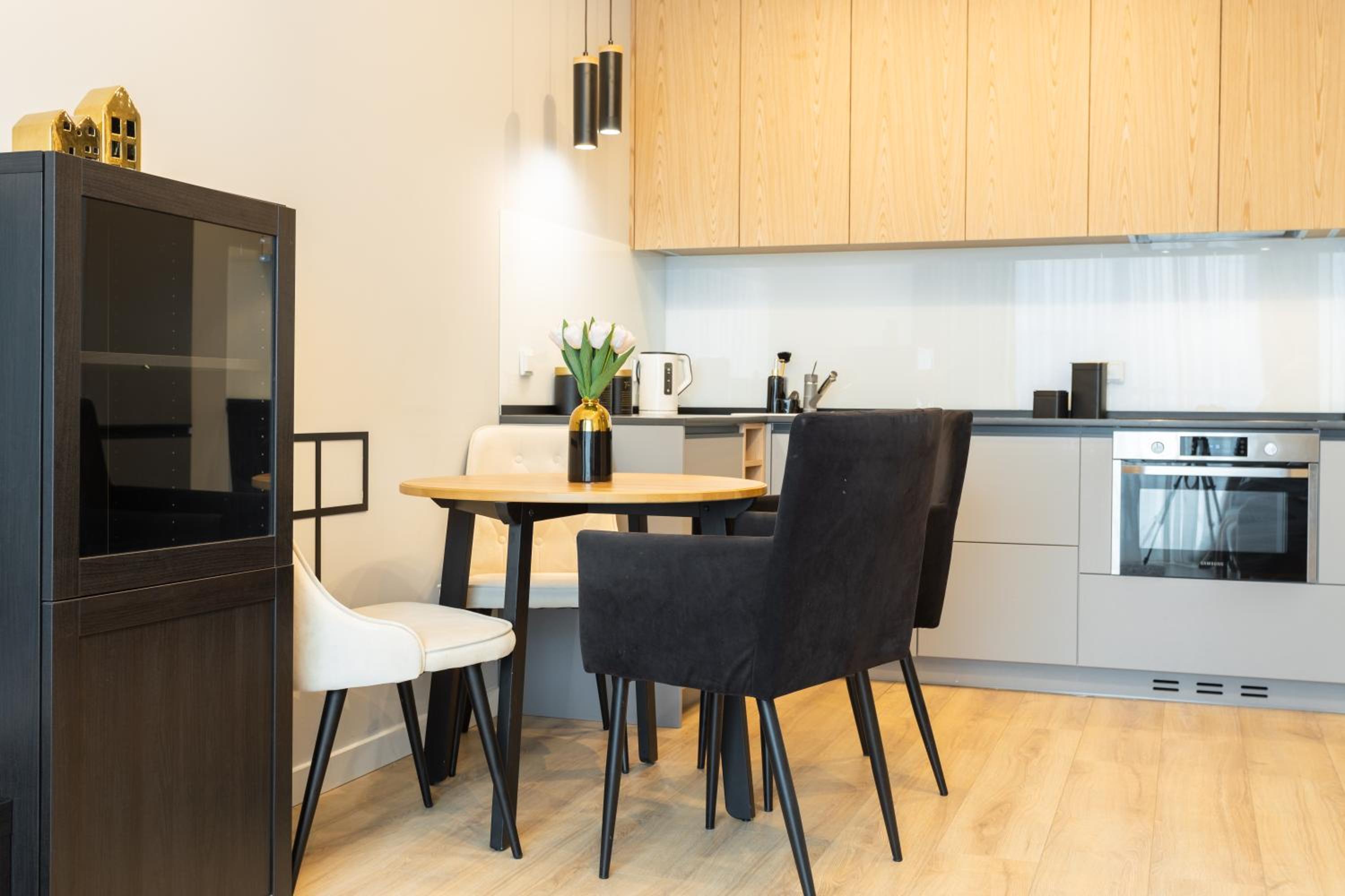Golden Apartments Warsaw - Luxury Building, Rooftop Terrace, Sienna