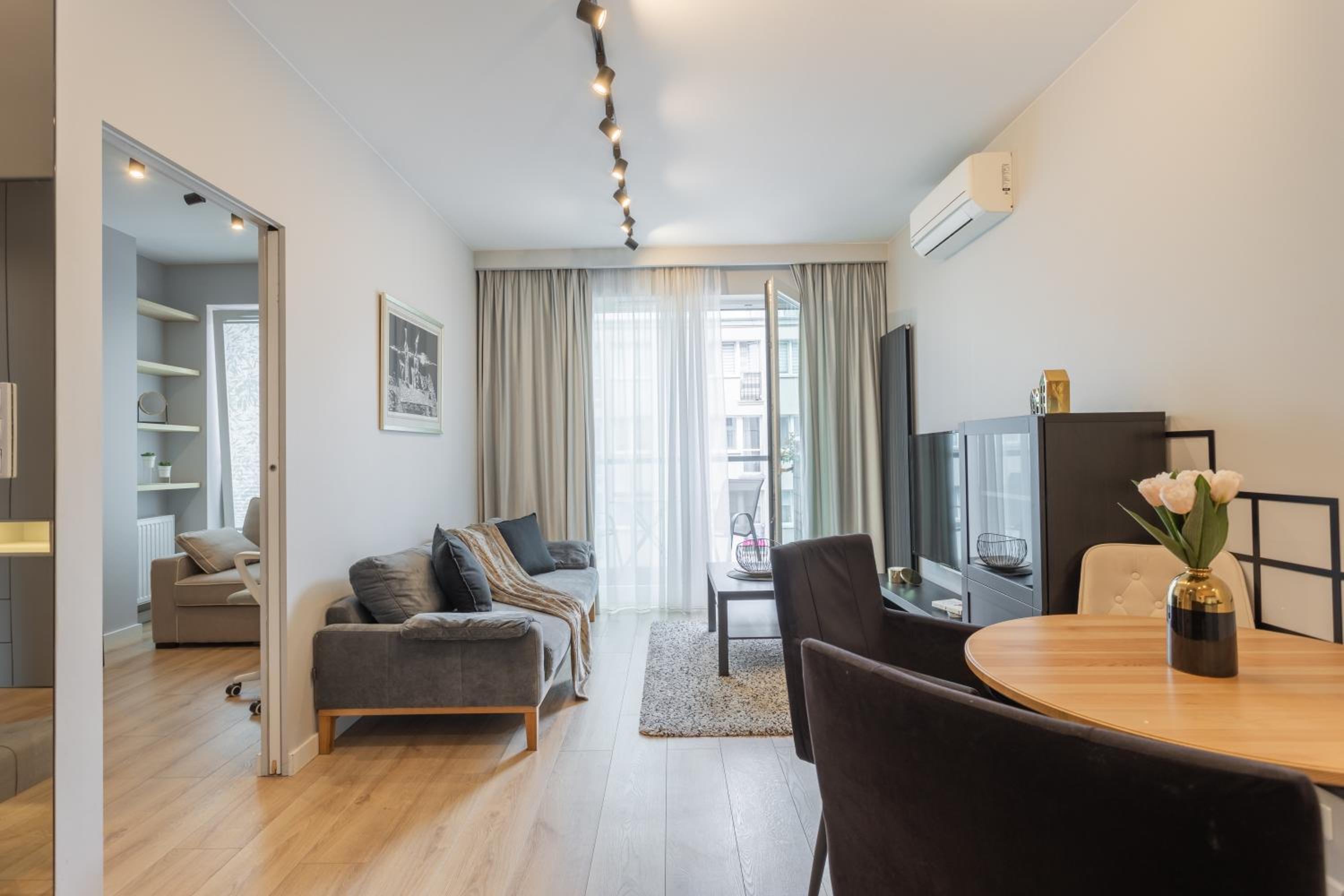 Golden Apartments Warsaw - Luxury Building, Rooftop Terrace, Sienna