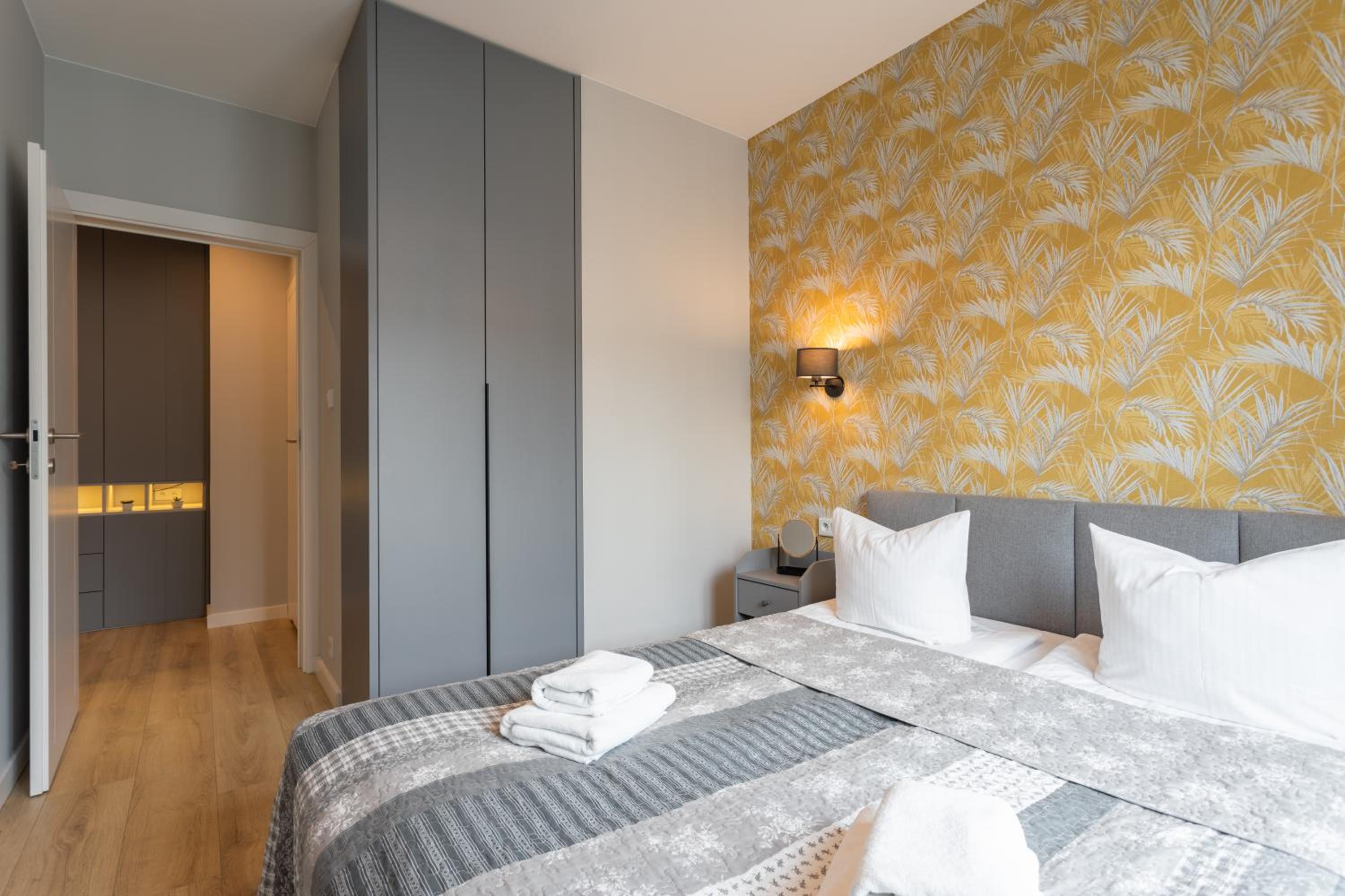 Golden Apartments Warsaw - Luxury Building, Rooftop Terrace, Sienna