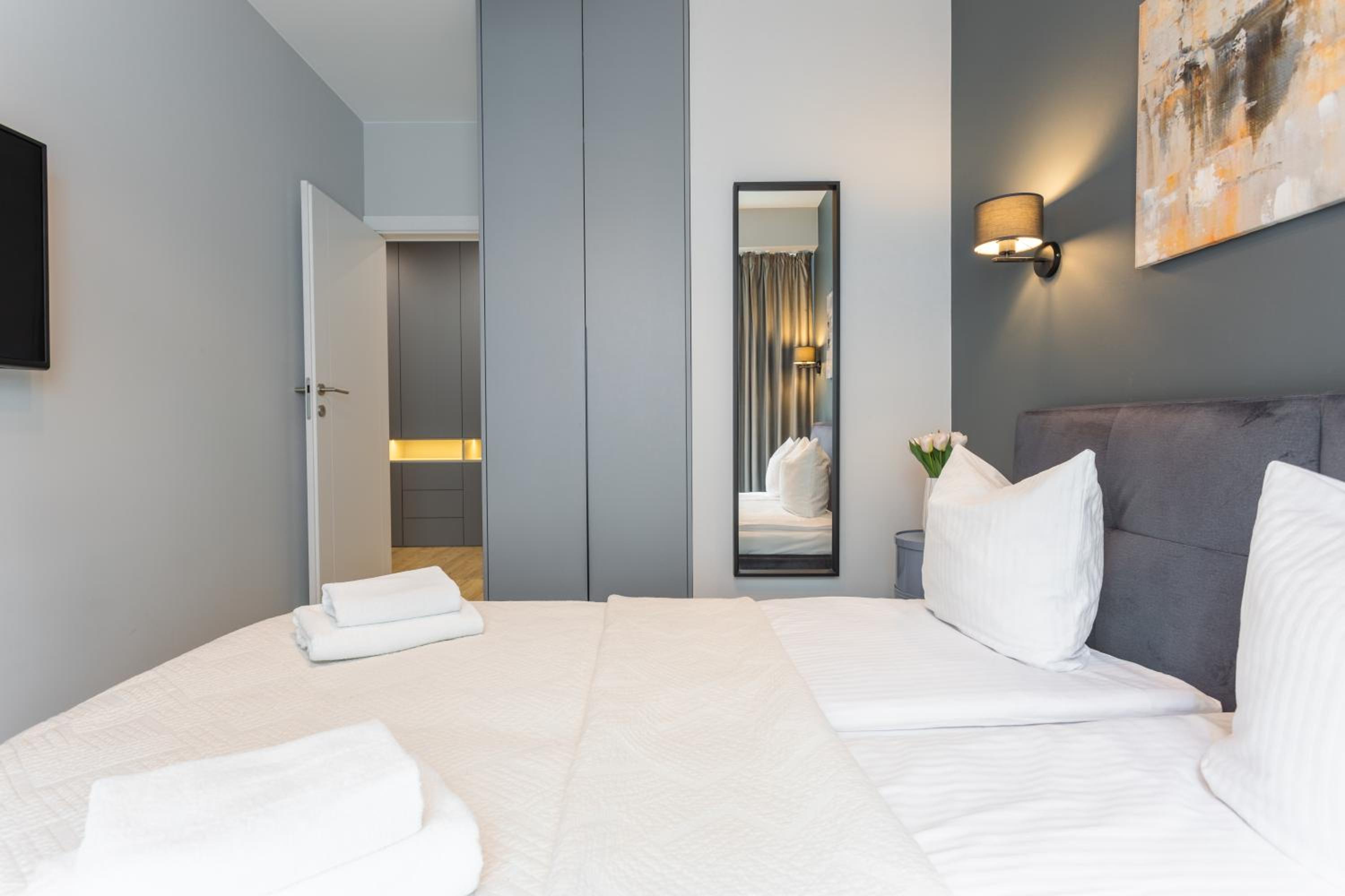 Golden Apartments Warsaw - Luxury Building, Rooftop Terrace, Sienna