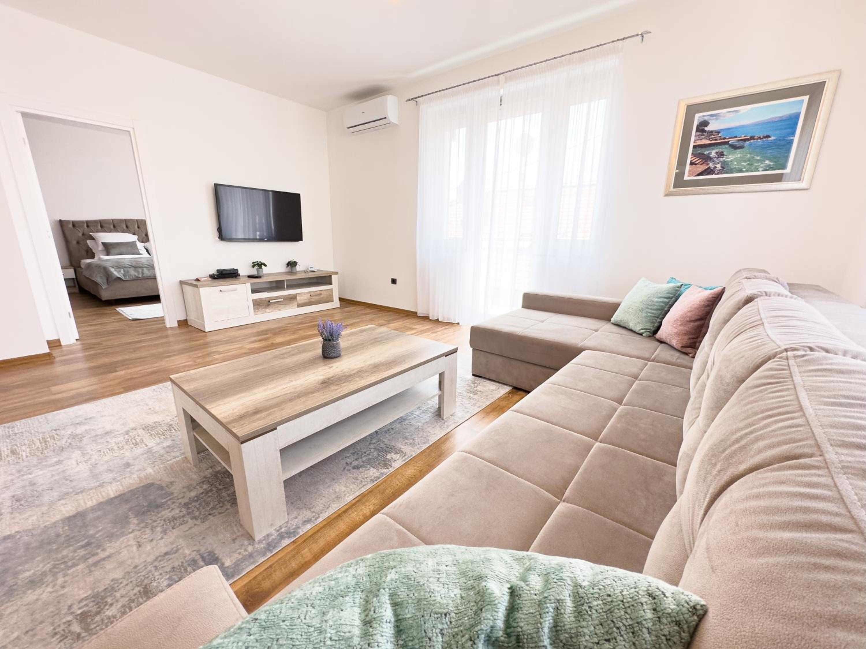 Luxurious and Cosy Brick Apartment - Free private parking