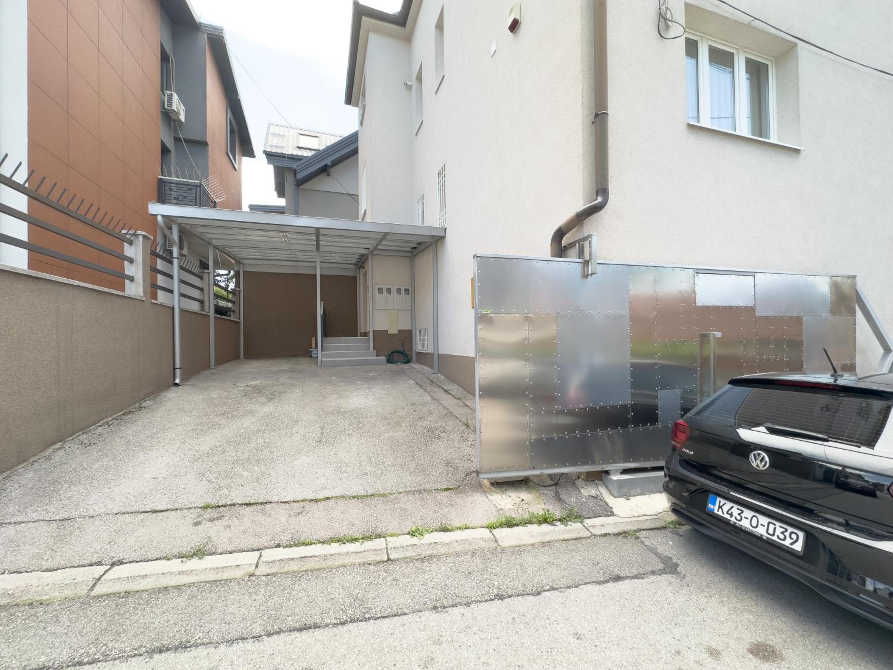 Luxurious and Cosy Brick Apartment - Free private parking
