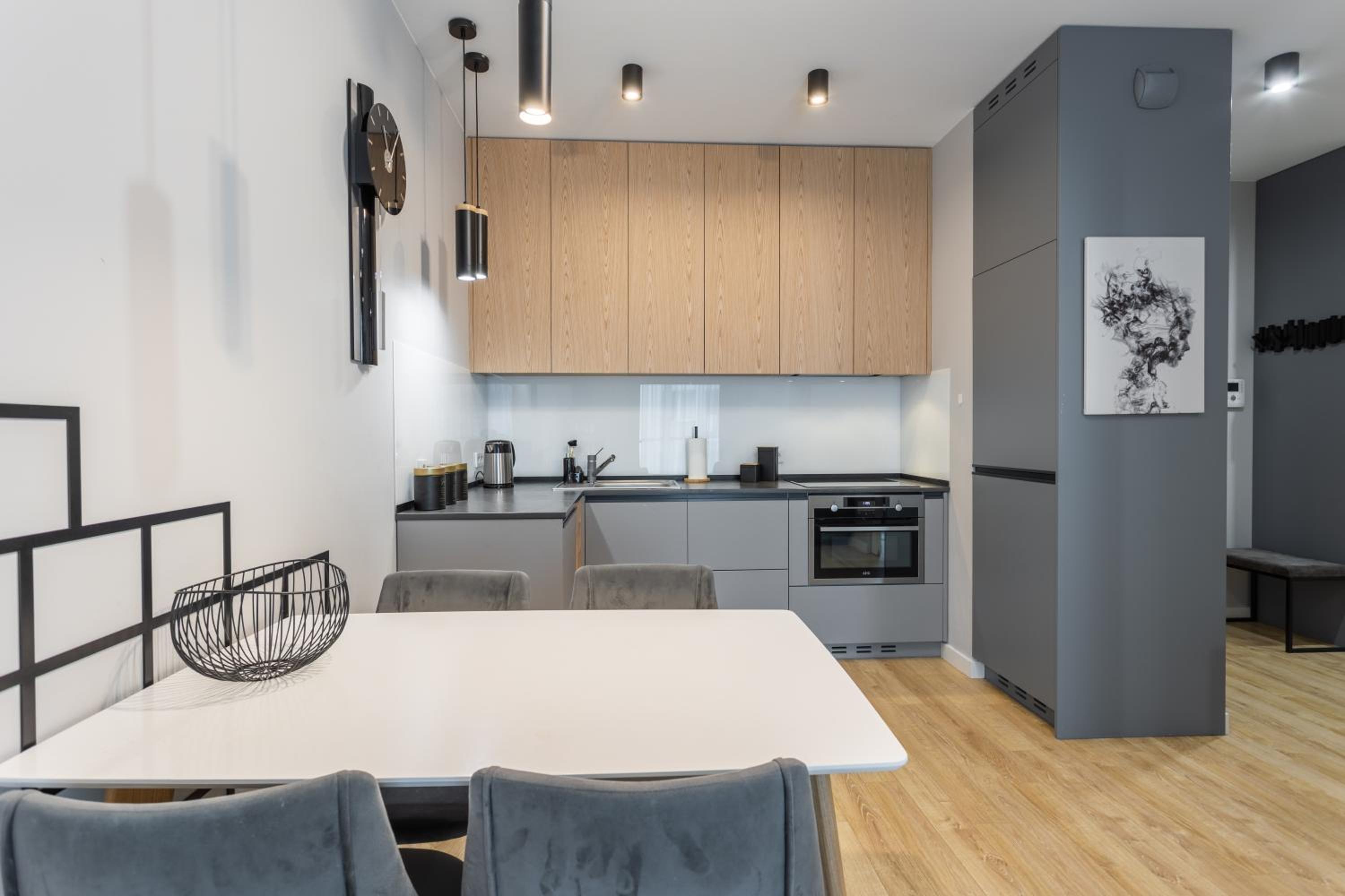 Golden Apartments Warsaw - Luxury Building, Rooftop Terrace, Sienna
