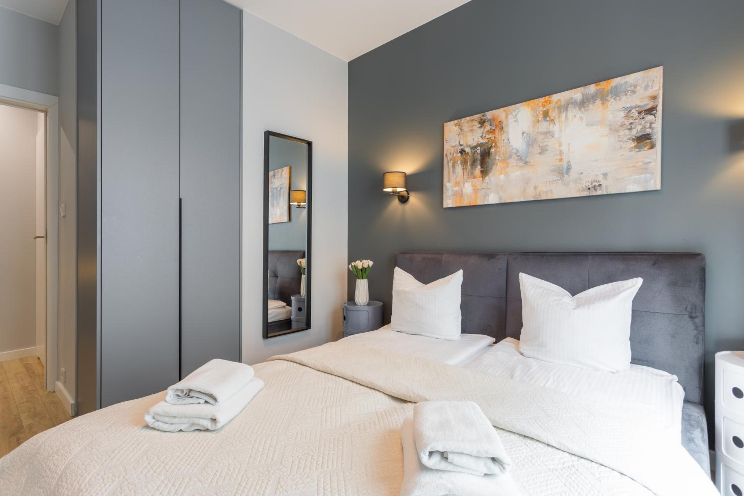 Golden Apartments Warsaw - Luxury Building, Rooftop Terrace, Sienna