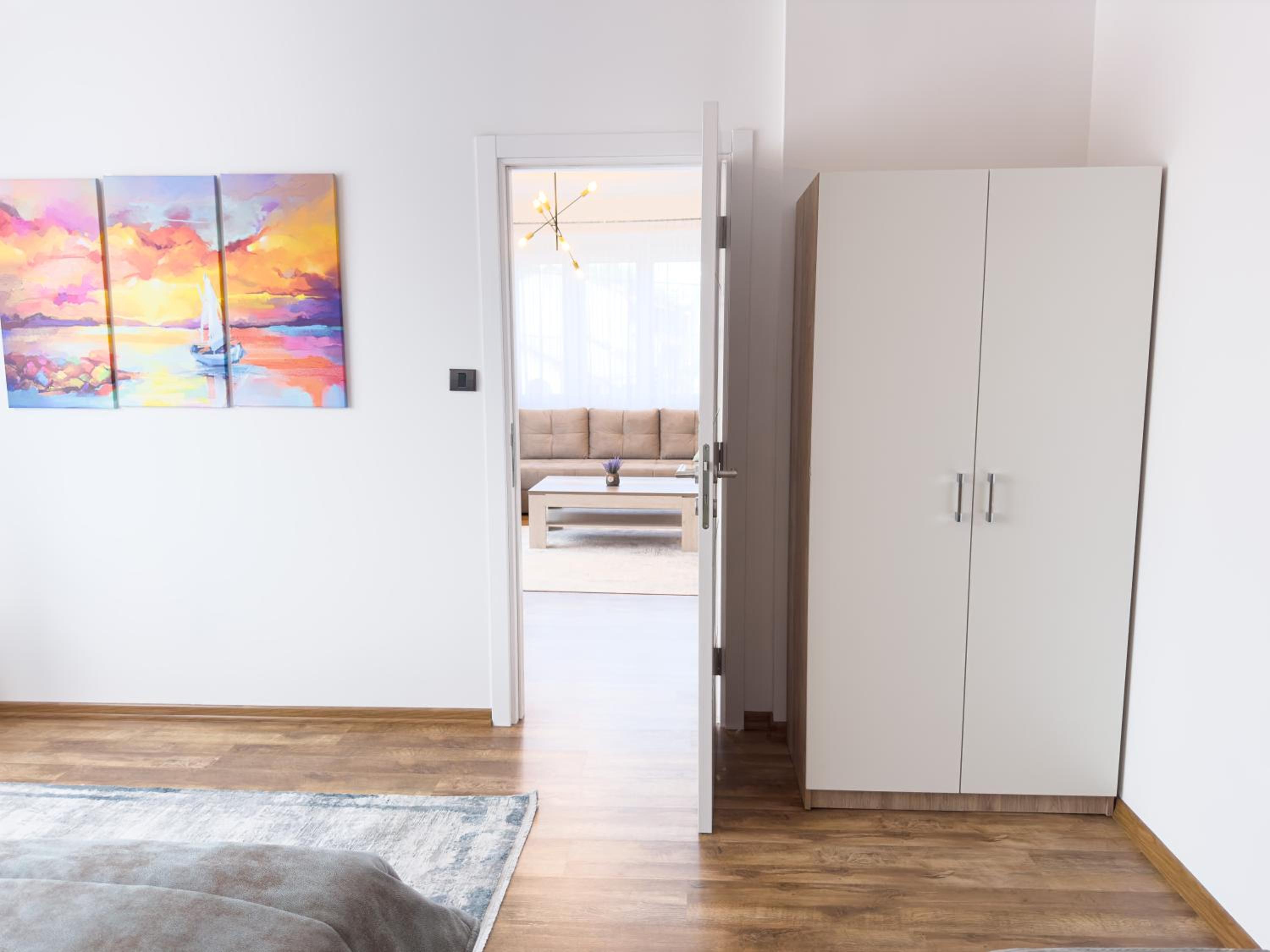 Luxurious and Cosy Brick Apartment - Free private parking