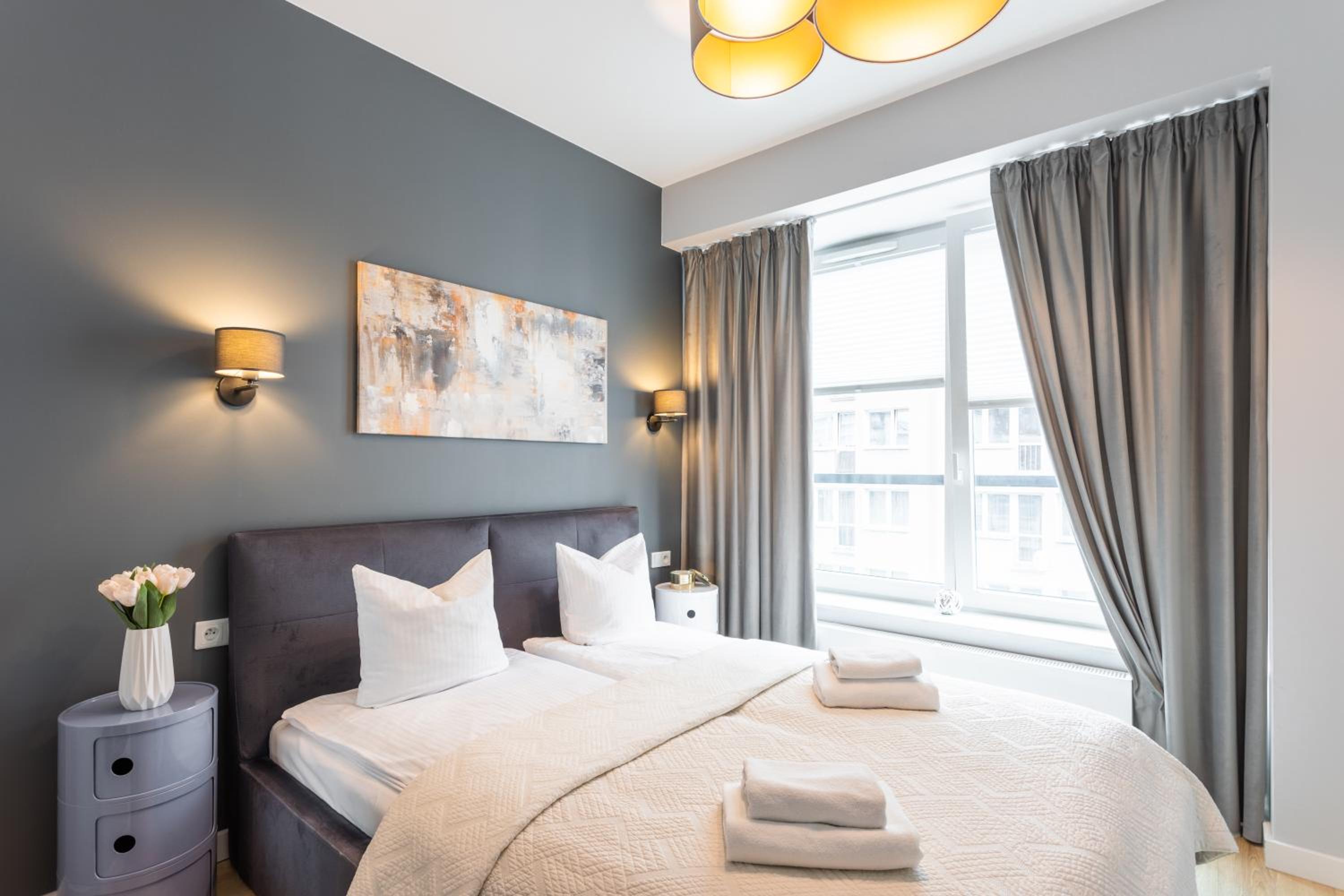 Golden Apartments Warsaw - Luxury Building, Rooftop Terrace, Sienna