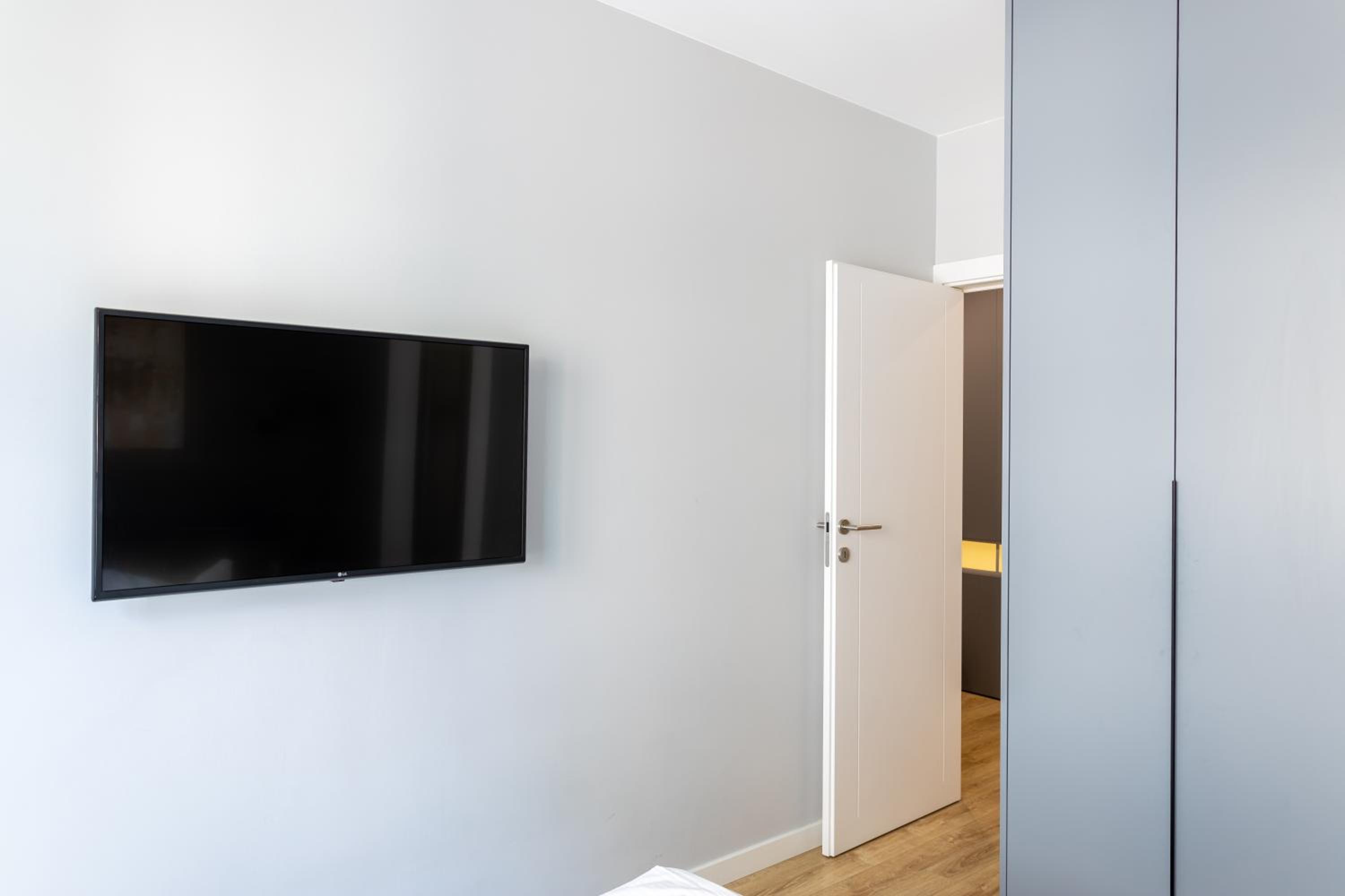 Golden Apartments Warsaw - Luxury Building, Rooftop Terrace, Sienna