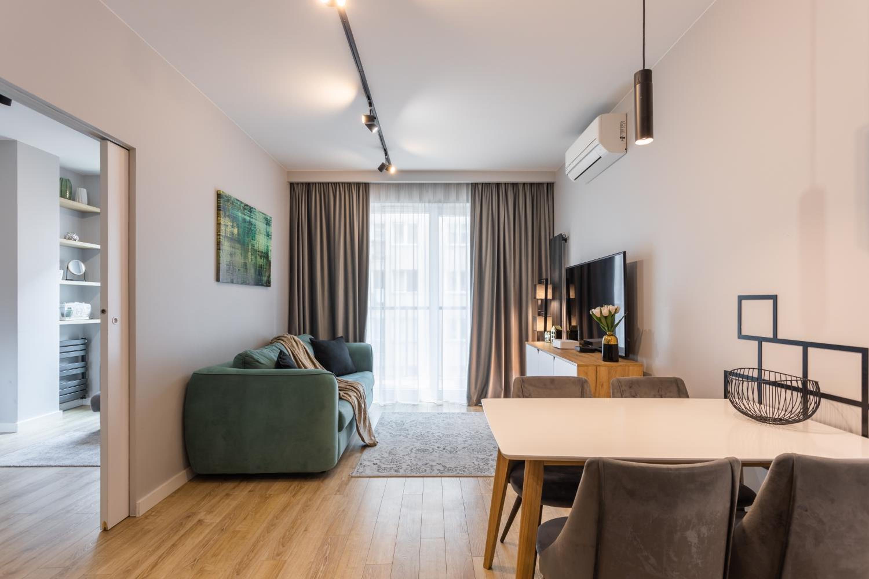 Golden Apartments Warsaw - Luxury Building, Rooftop Terrace, Sienna
