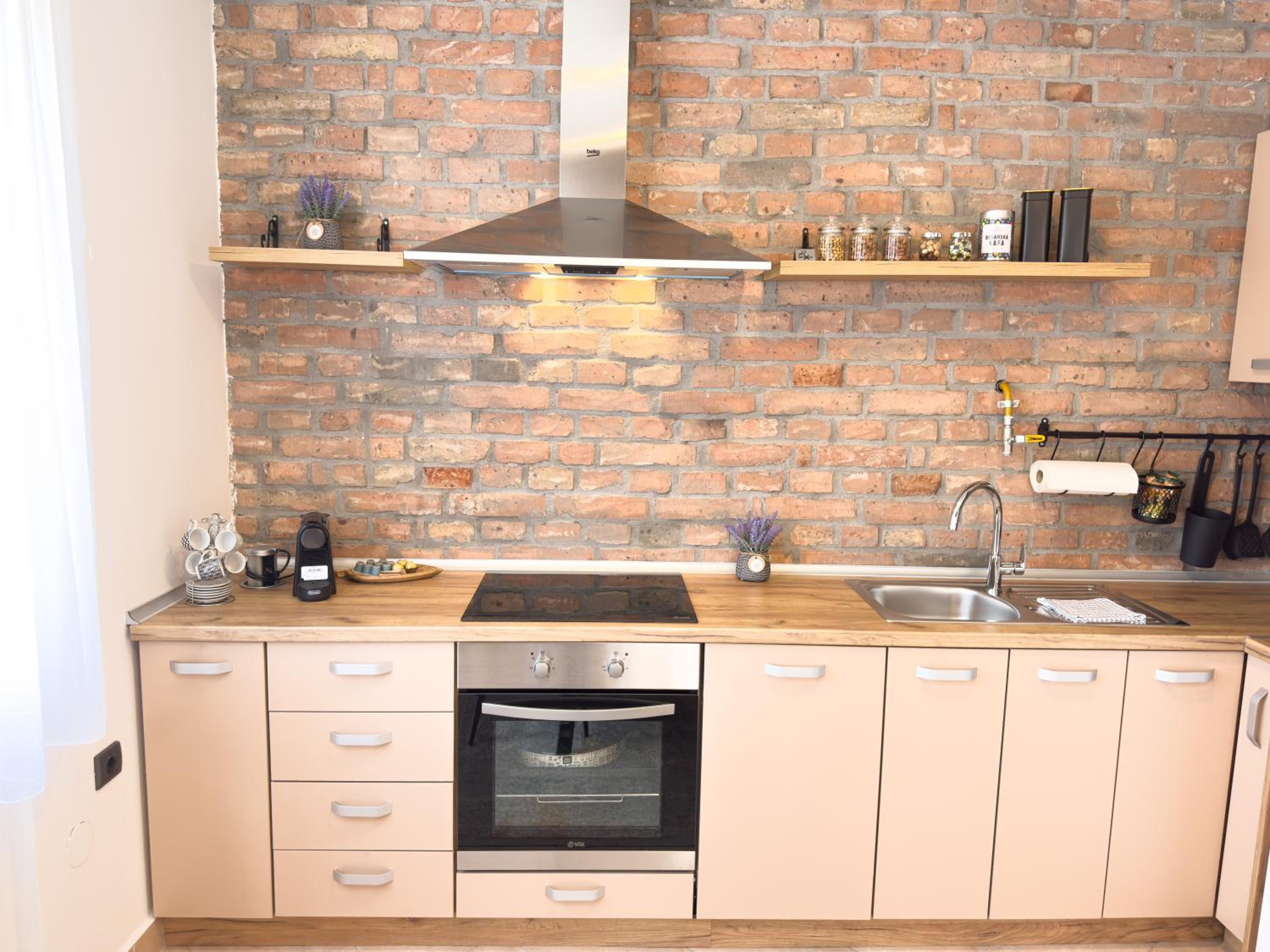 Luxurious and Cosy Brick Apartment - Free private parking