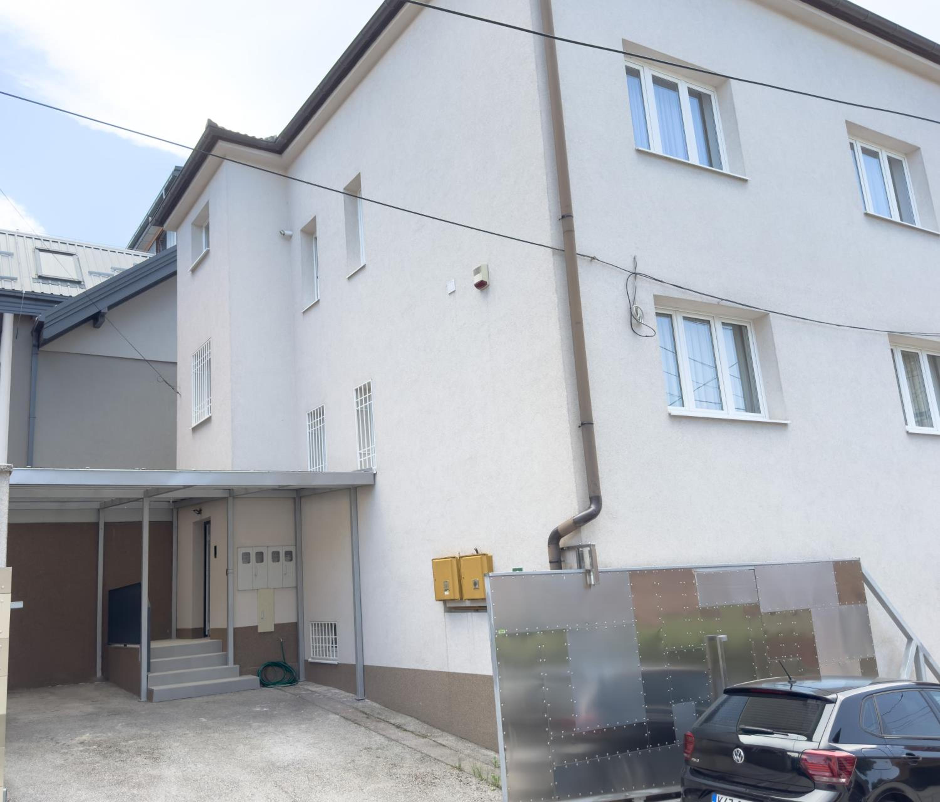 Luxurious and Cosy Brick Apartment - Free private parking