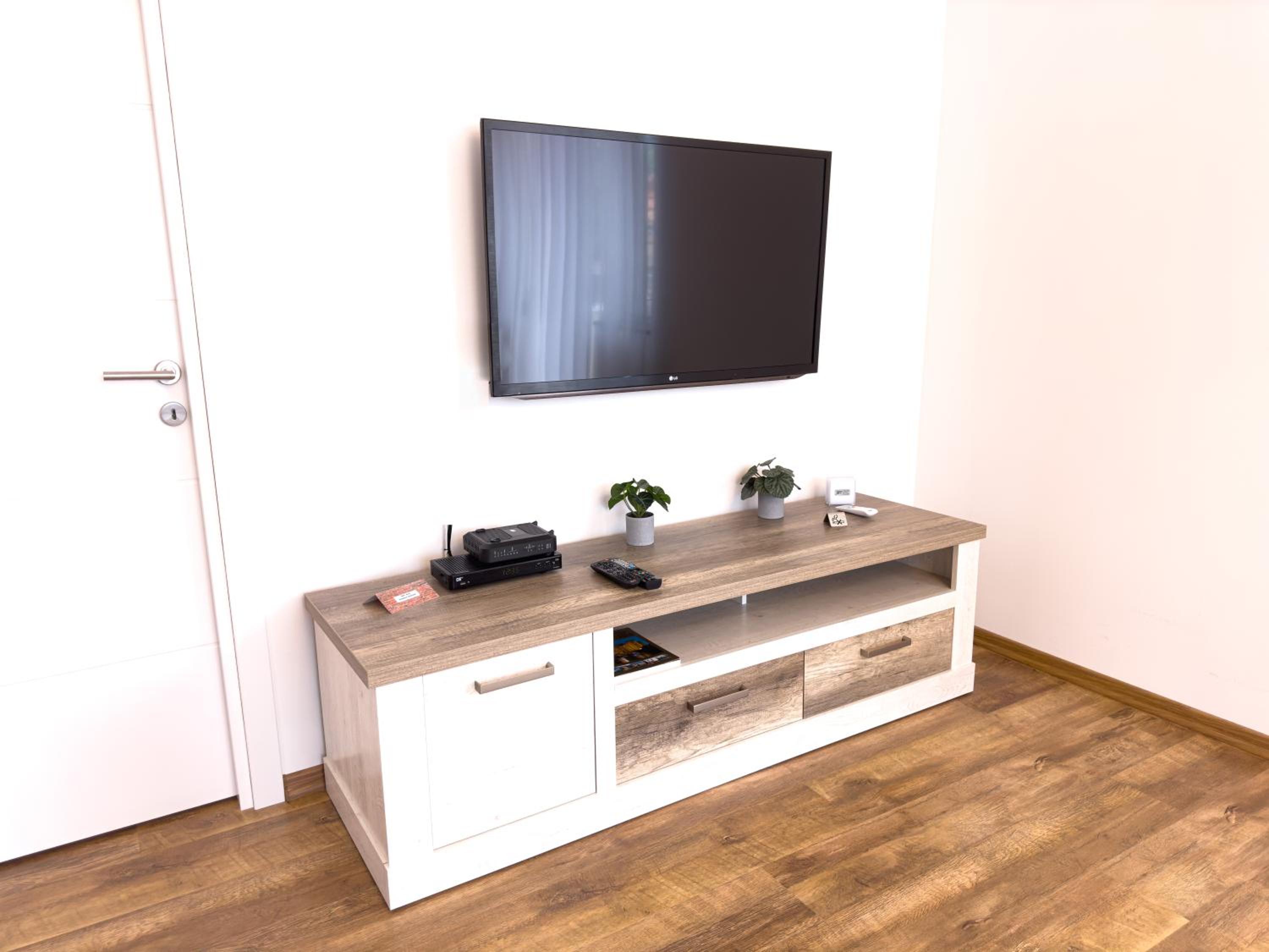 Luxurious and Cosy Brick Apartment - Free private parking