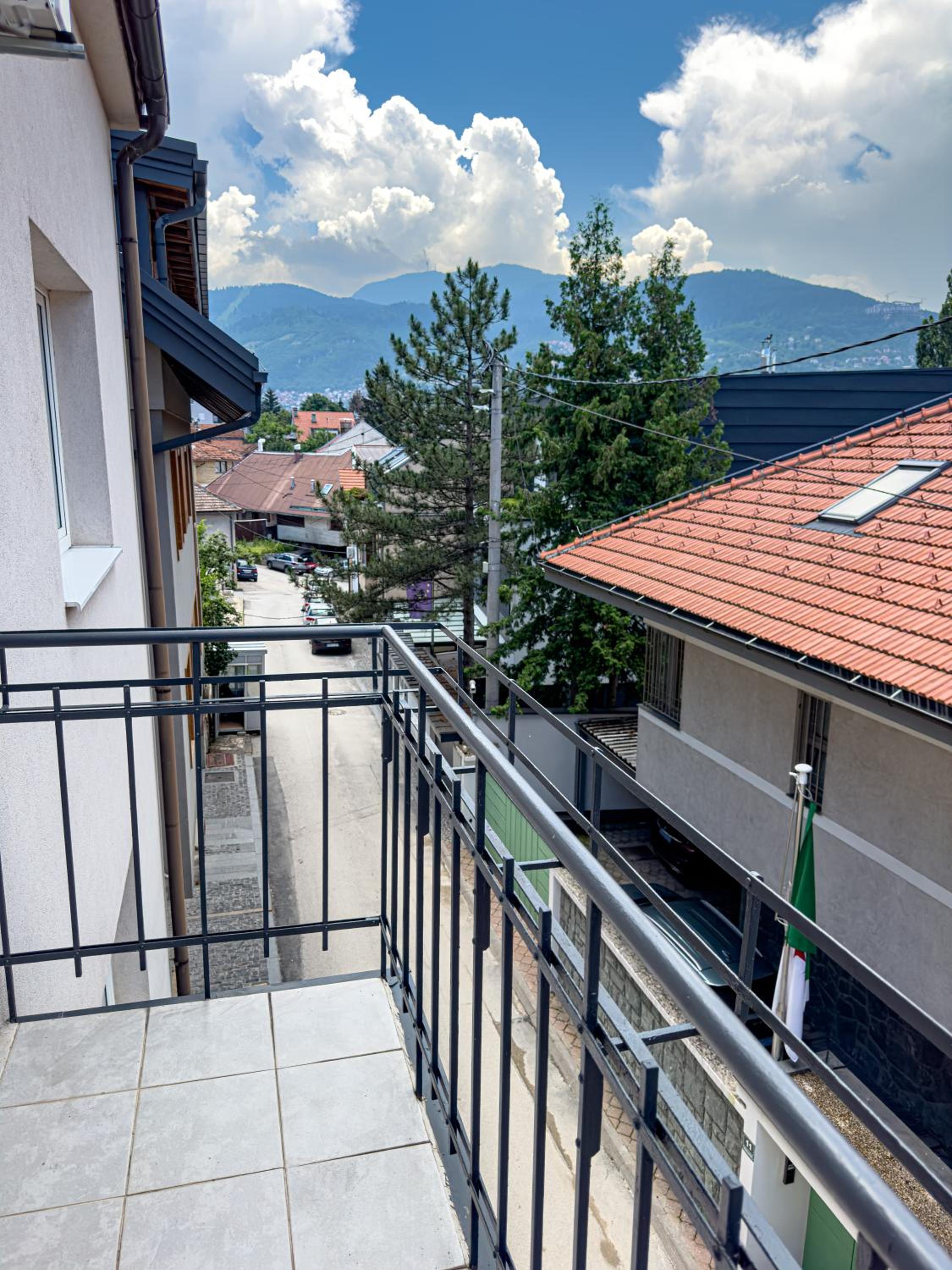 Luxurious and Cosy Brick Apartment - Free private parking