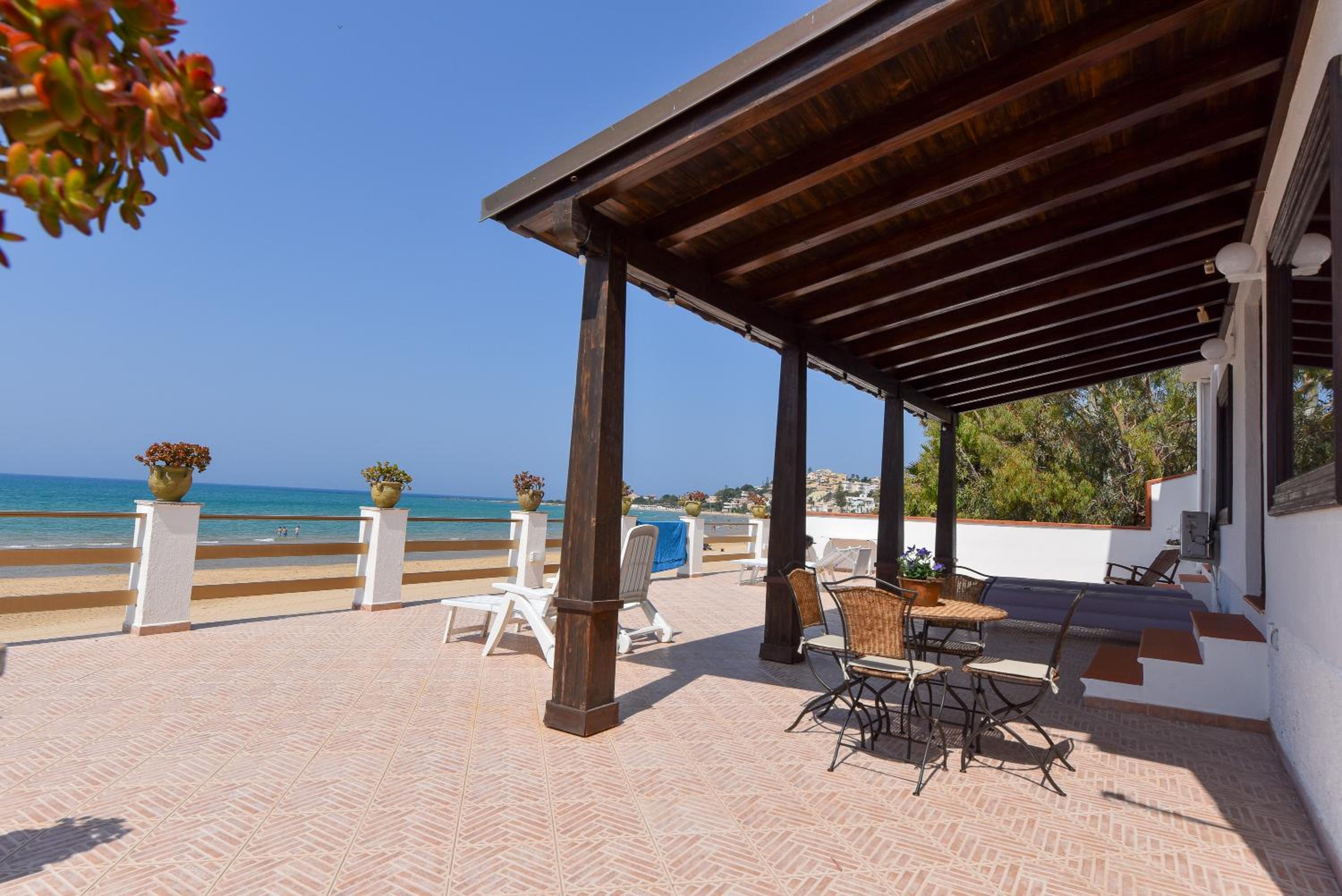 Le Sorelle Villa sul mare view 3