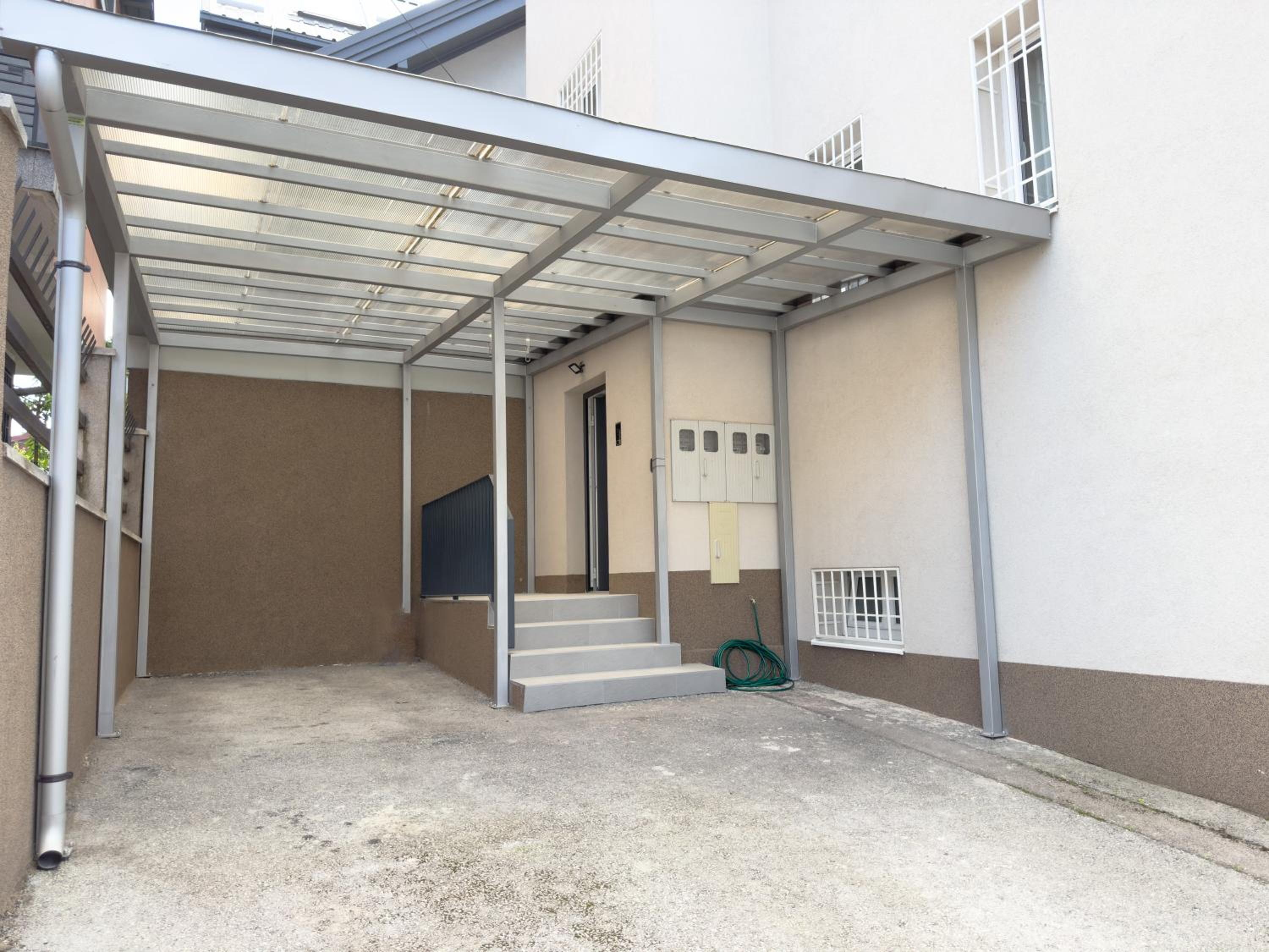 Luxurious and Cosy Brick Apartment - Free private parking