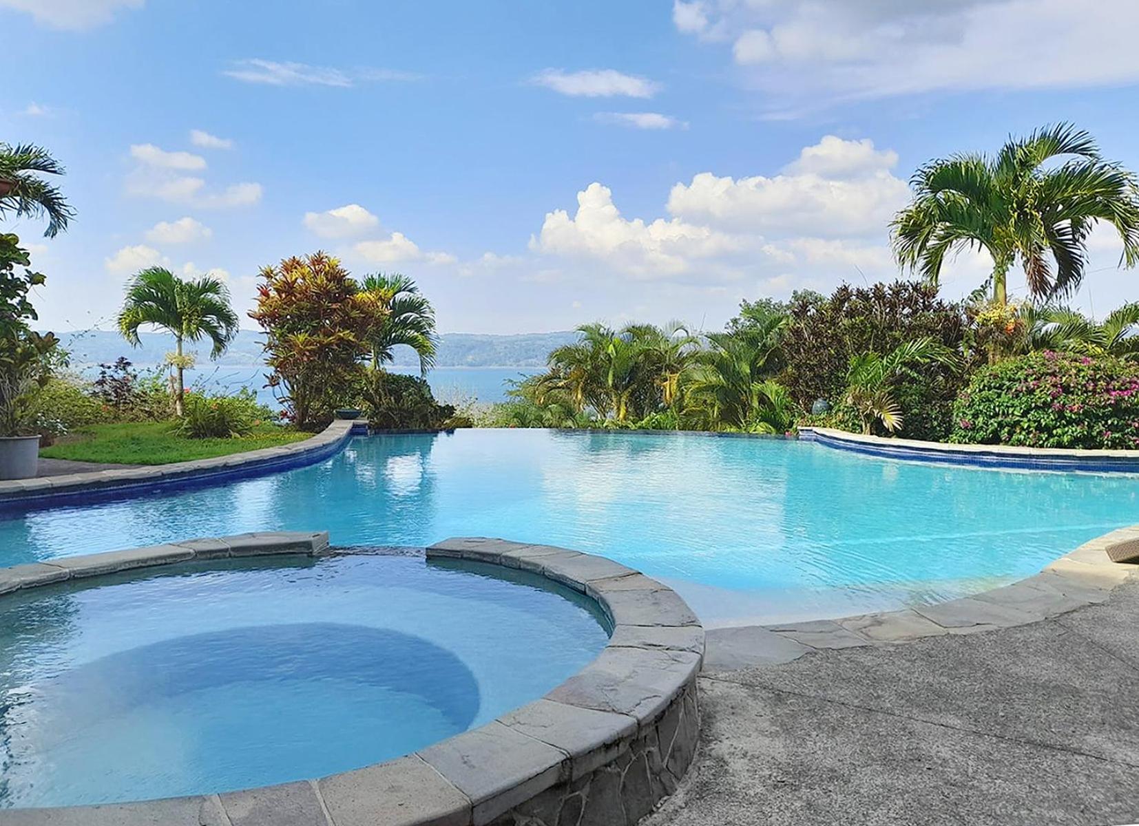 Lakeview Arenal Suite - 2025-2026 Traveller Award Winners