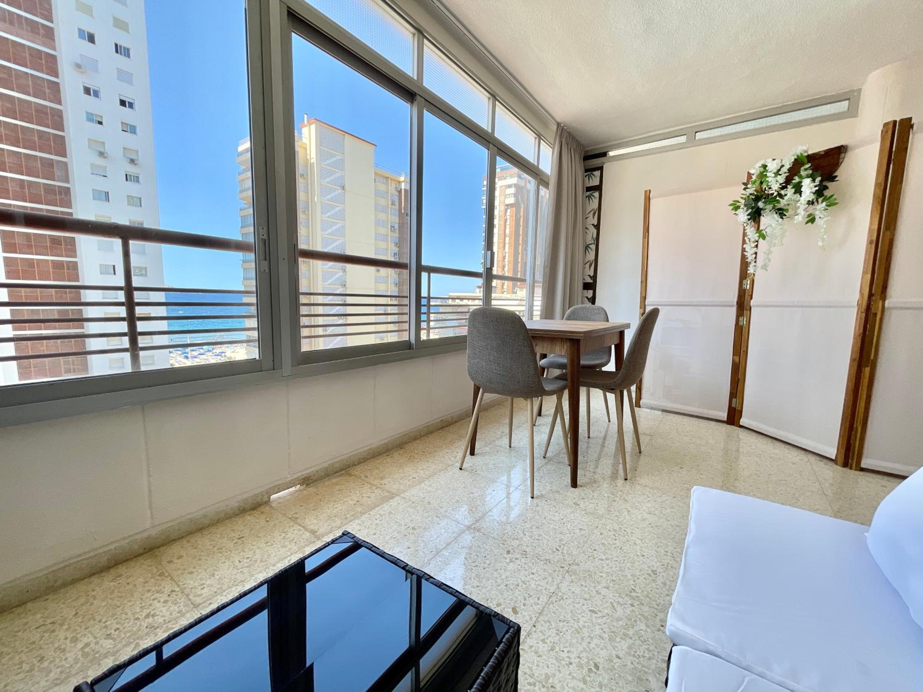 Coblanca 6, Charming Coastal Apartment with Glazed Terrace